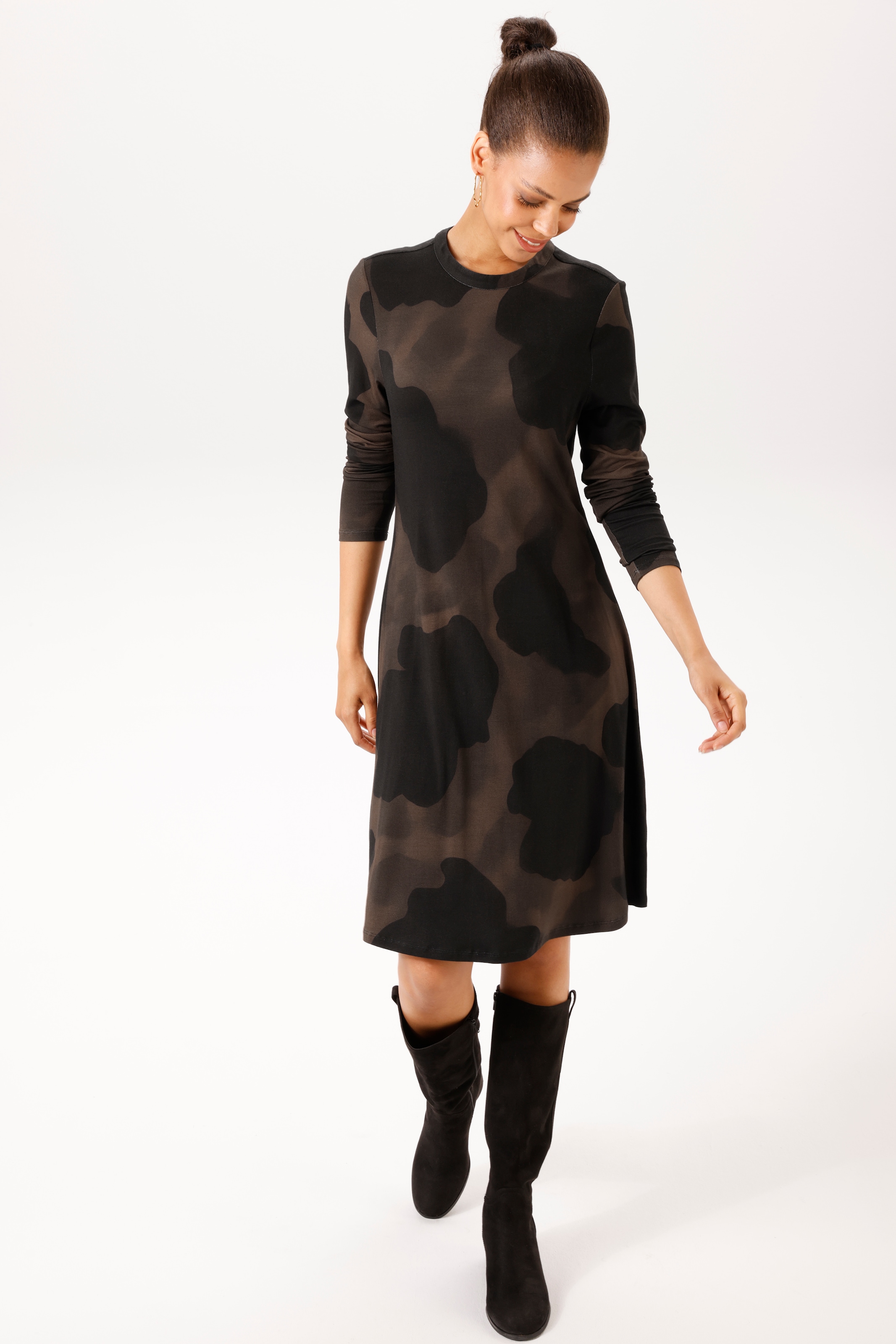 Aniston CASUAL Robe en jersey avec grand imprimé graphique style batik - NOUVELLE COLLECTION