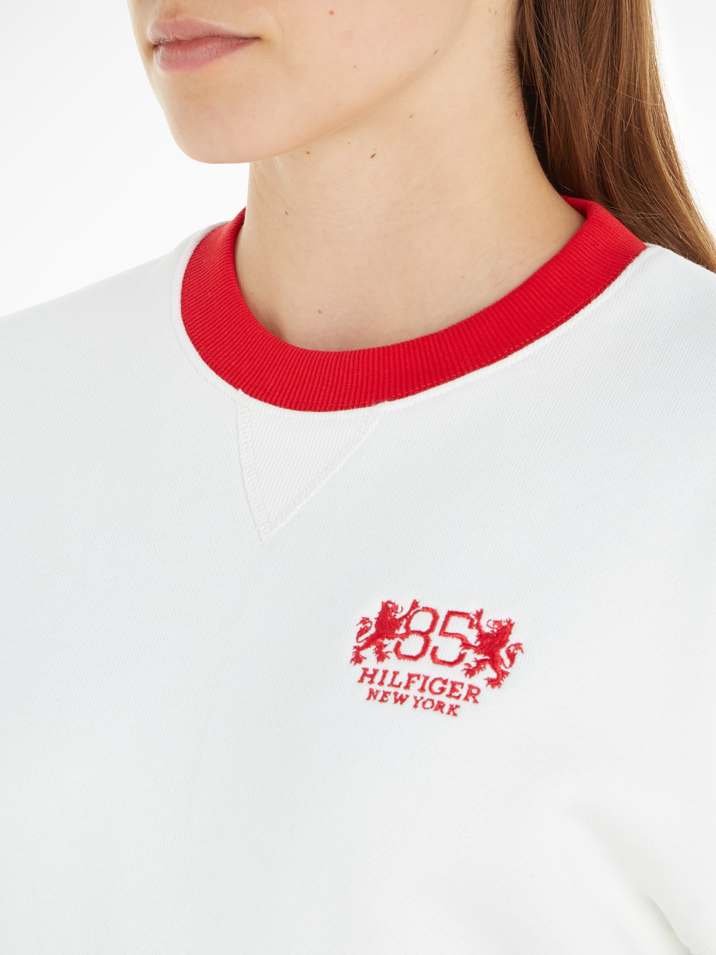Tommy Hilfiger Sweatshirt »REG C-NK CREST 85 SWEATSHIRT«, mit Logostickerei