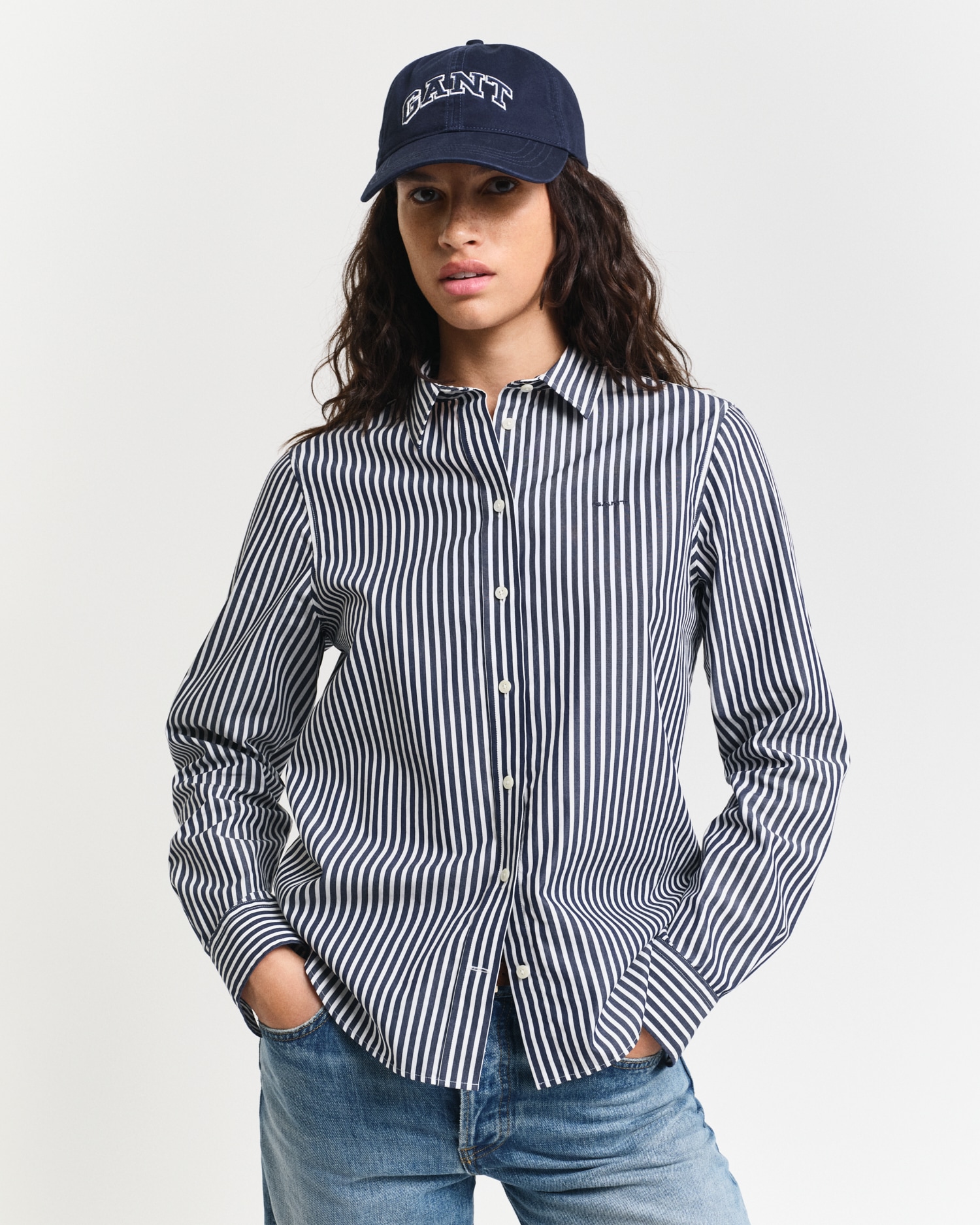 Gant Hemdbluse »REG POPLIN STRIPED SHIRT«, mit einer kleinen Logostickerei auf der Brust