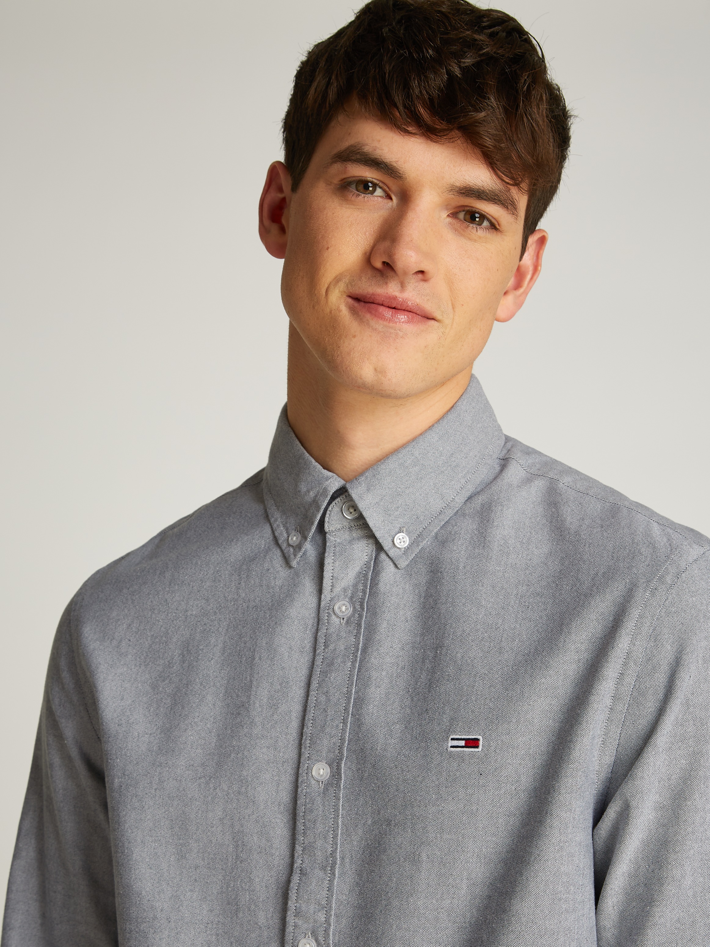 Tommy Jeans Langarmhemd »TJM REG OXFORD SHIRT EXT«, mit Logostickerei