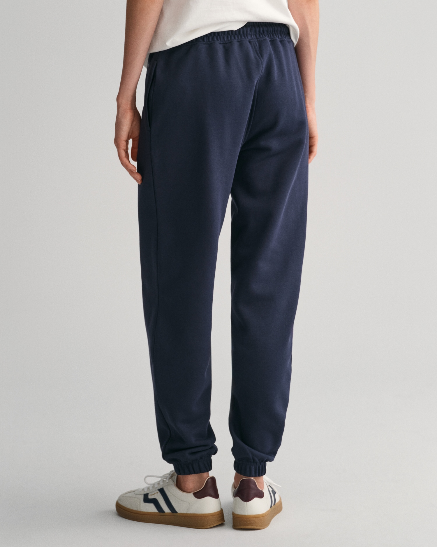 Gant Sweathose »REL SHIELD SWEATPANTS«, mit Logostickerei