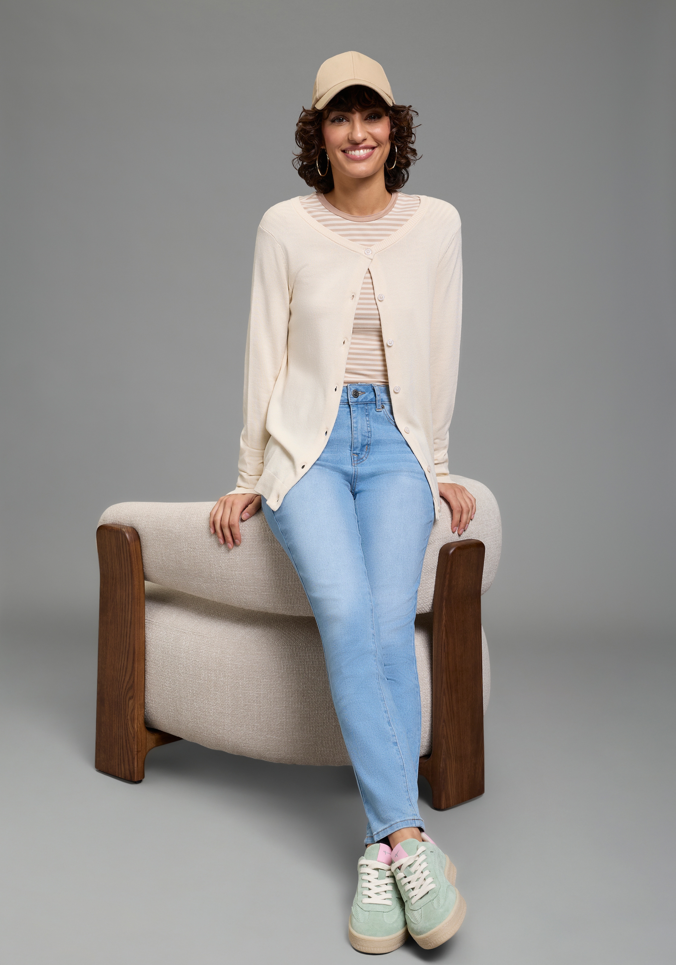 Laura Scott Strickjacke leichte Übergangsstrickjacke aus Feinstrick