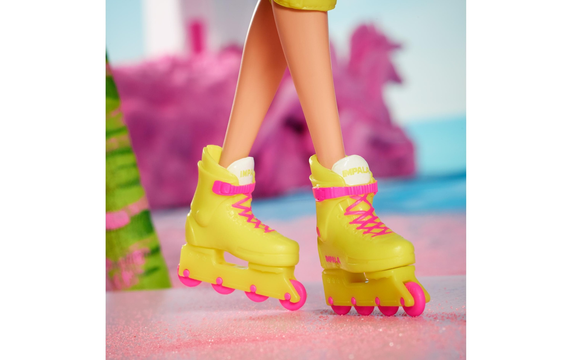 Barbie Anziehpuppe »Inlineskating Barbie zum Barbie-Movie im Retrolook«