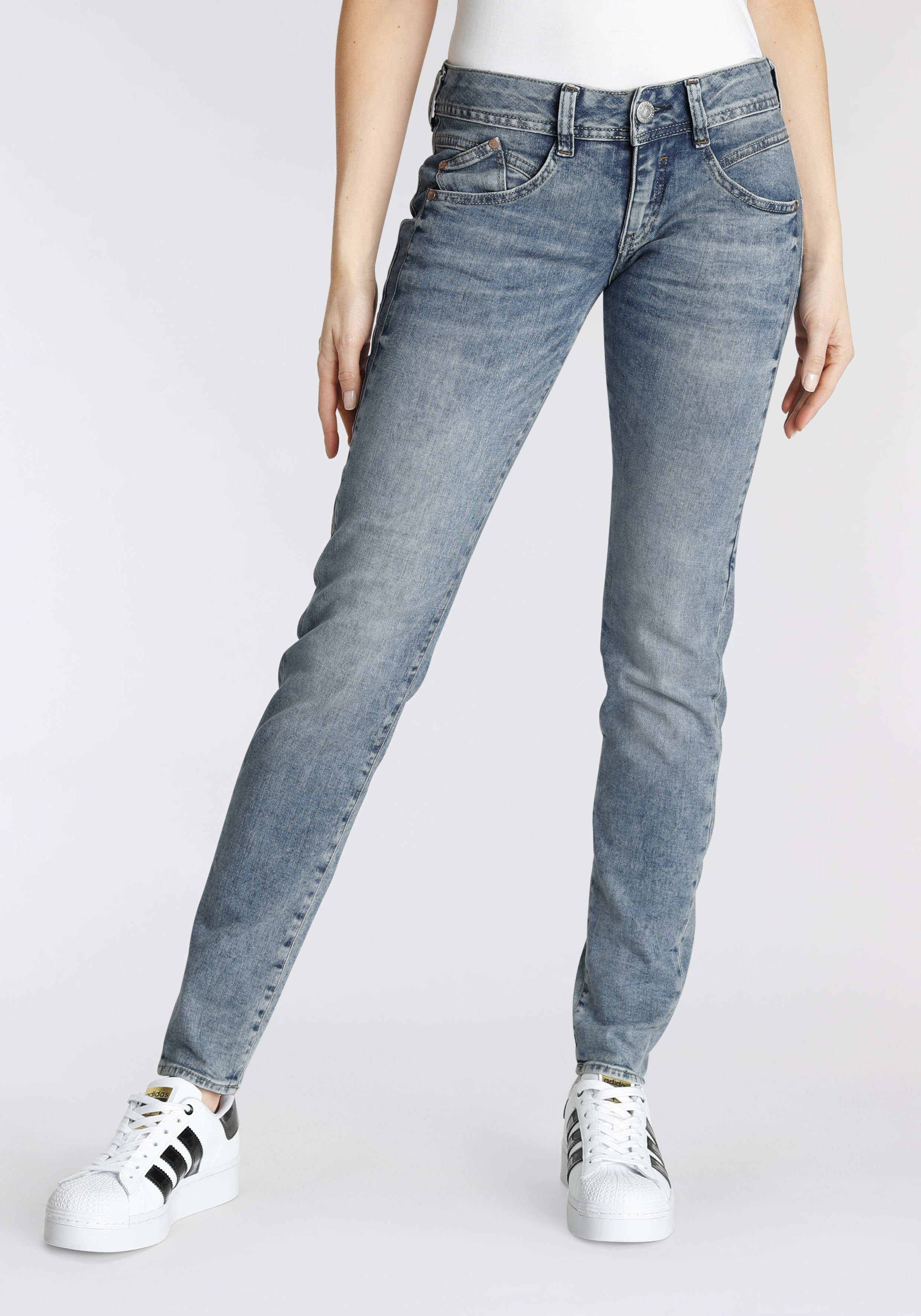 Slim-fit-Jeans »GILA«, mit seitlichen Keileinsätzen für eine streckende Wirkung
