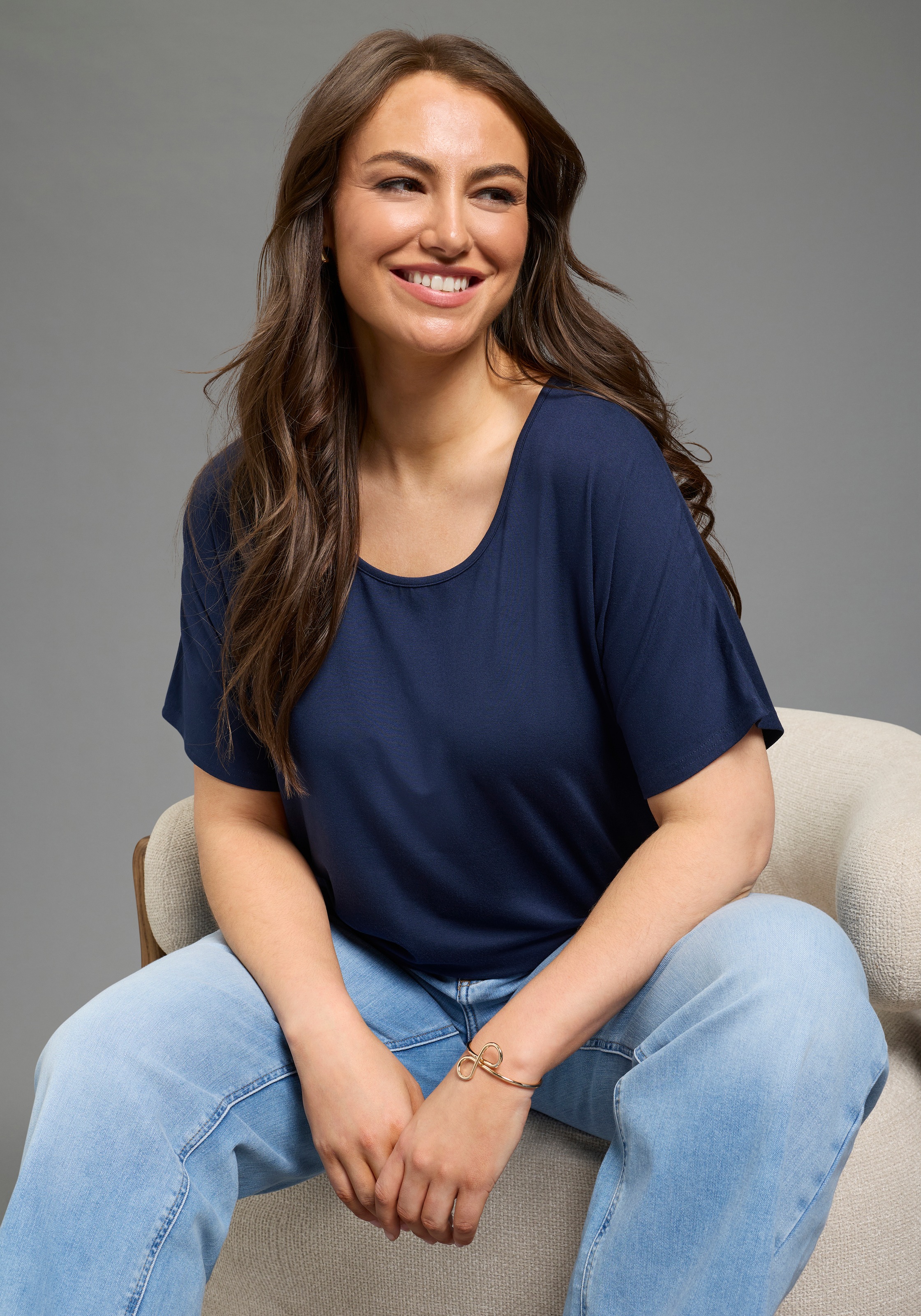 Image of Laura Scott CURVE T-Shirt "Grosse Grössen" figurumspielende Passform, mit Rundhalsausschnitt und Elastikbund