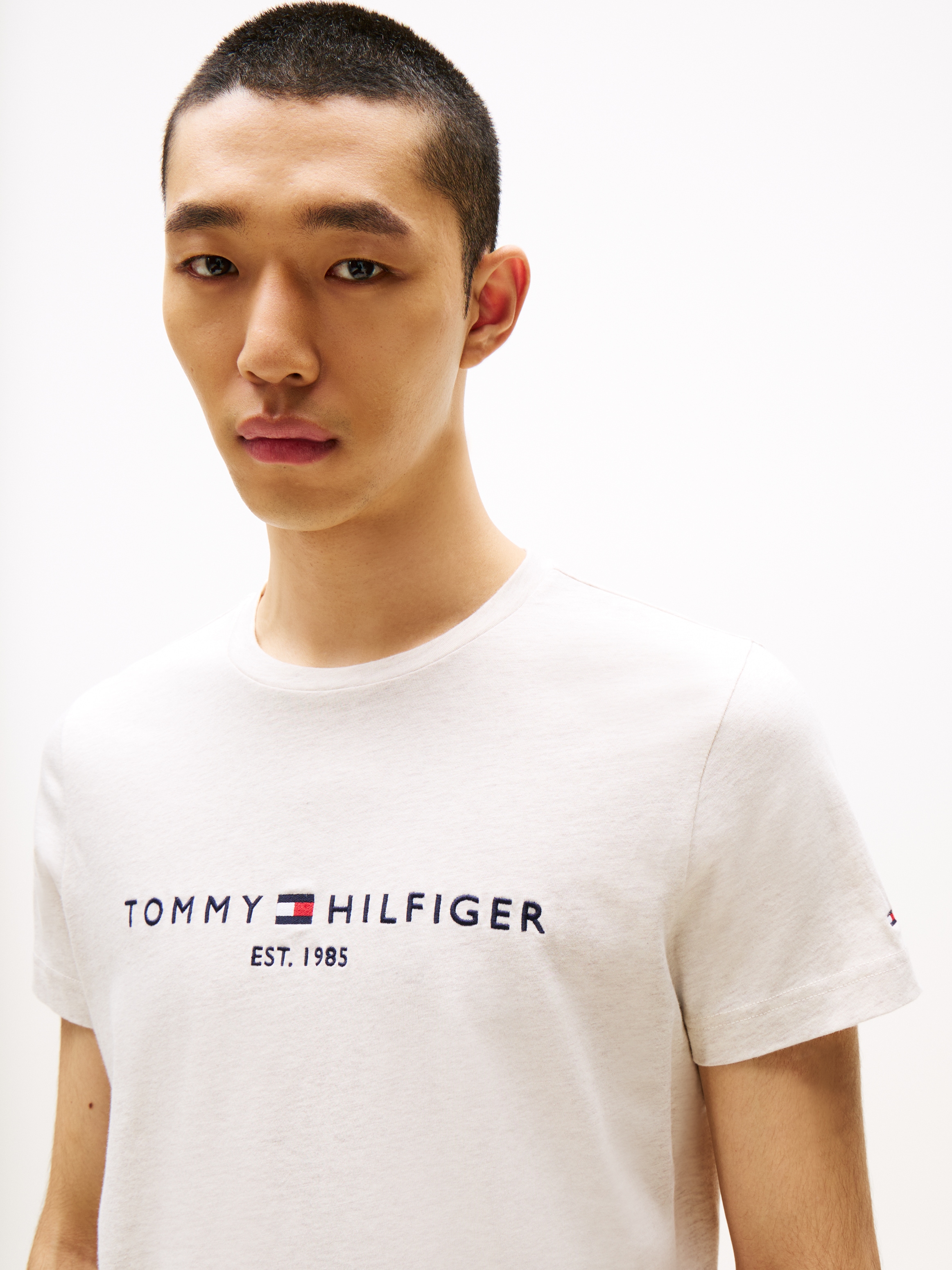 Tommy Hilfiger T-shirt »TOMMY LOGO« aus reiner Baumwolle