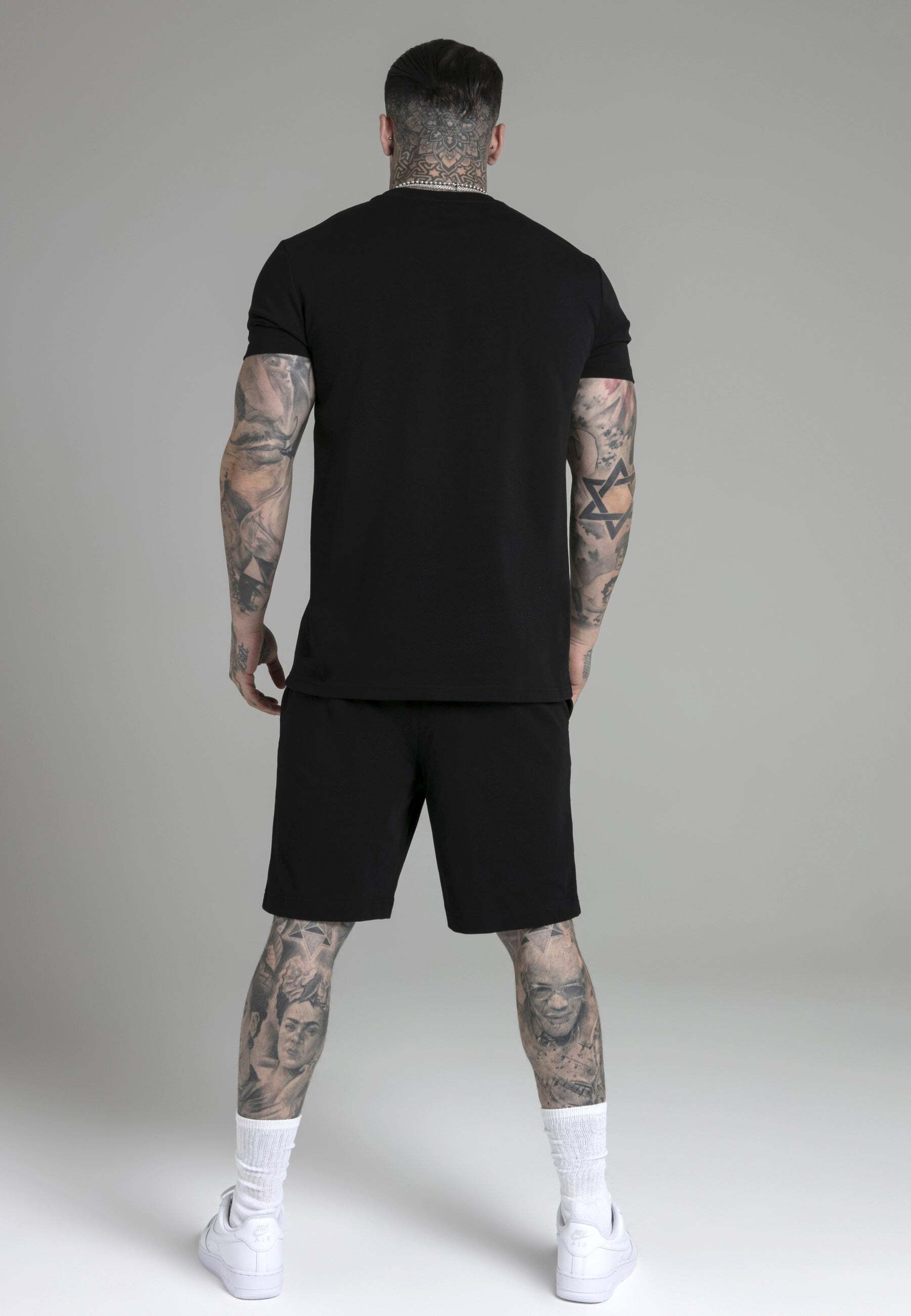 Siksilk Loungeanzug »Siksilk Set T-Shirt and Shorts Set in Black«