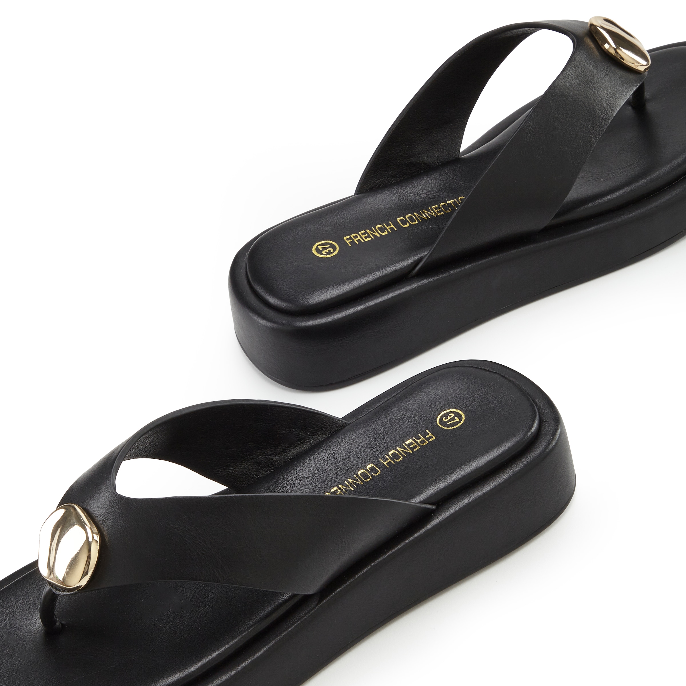 French Connection Séparateur d'orteils »Sandale, Pantolette, offener Schuh, Sommerschuhe«  NEU mit goldfarbenem Schmuckelement und bequemer Sohle VEGAN