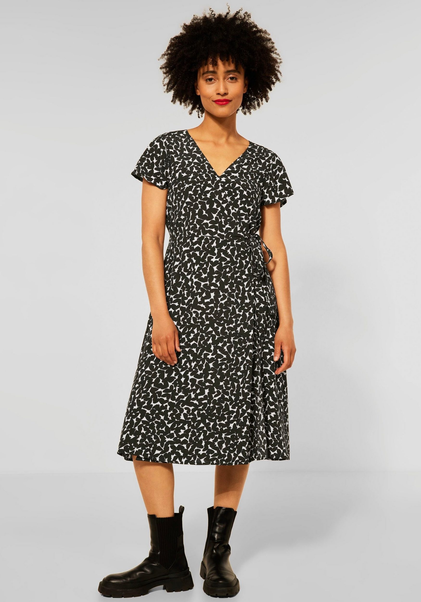 Image of STREET ONE Druckkleid, mit tierischem Allover-Print bei Ackermann Versand Schweiz