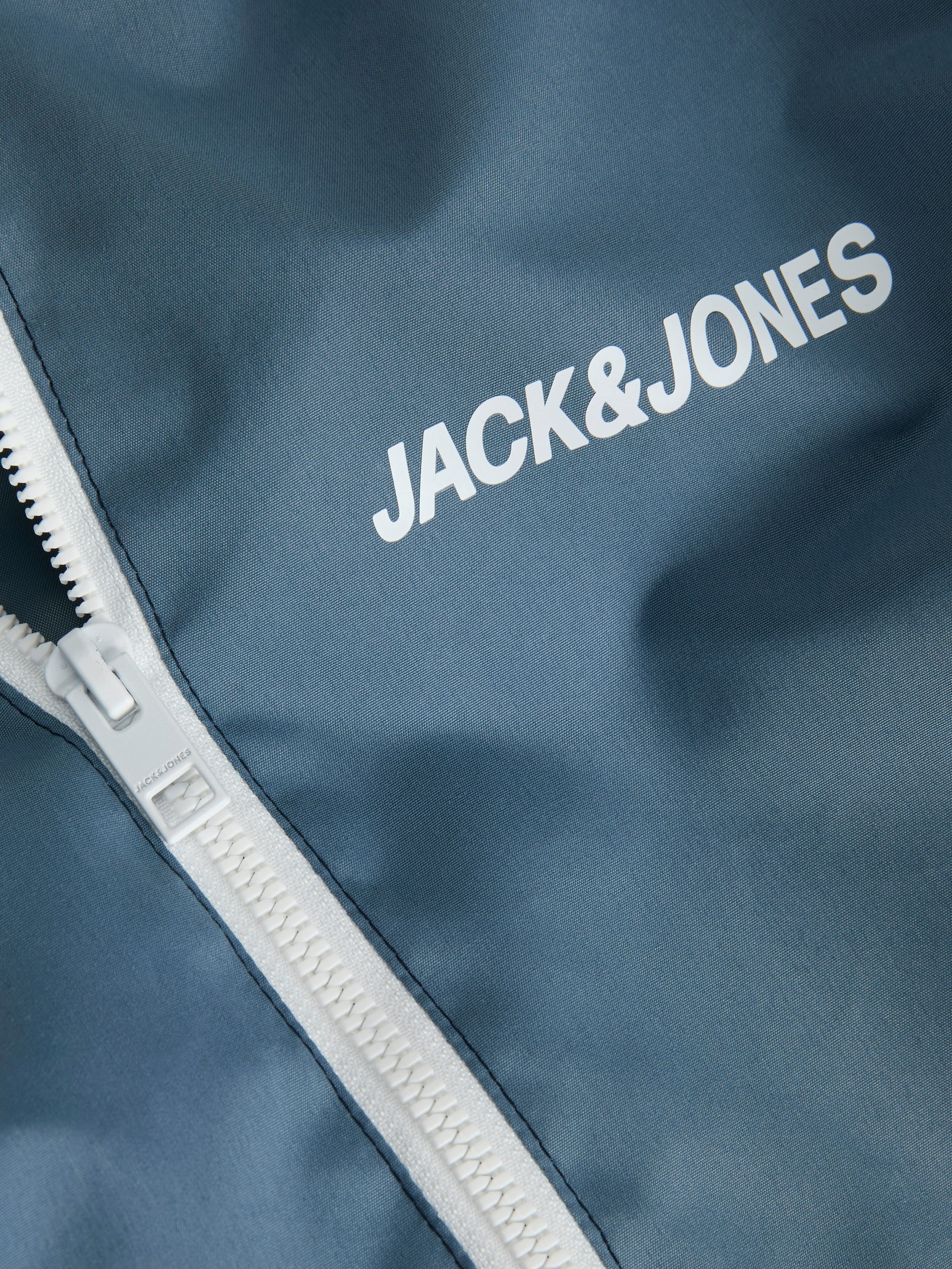 Jack & Jones Junior Outdoorjacke »JJERUSH wasserabweisend, mit Kapuze, mattes Finish« mit Kapuze Polyester, regular fit