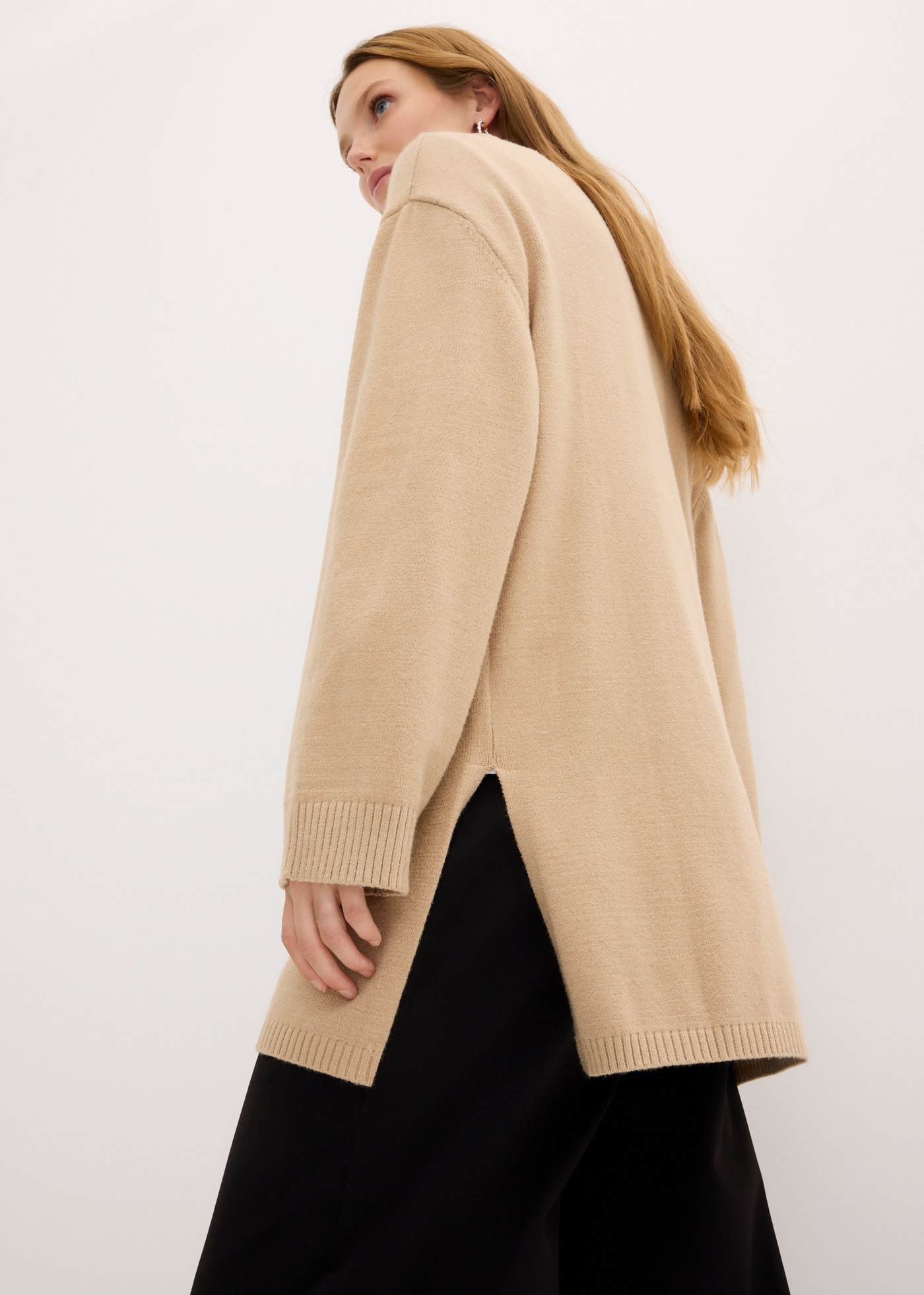 bonprix Pull en tricot »Long-Feinstrickpullover mit Seitenschlitzen aus Viskose-Mix« aus Viskosemischung, Oversize Passform, Po-bedeckende Länge