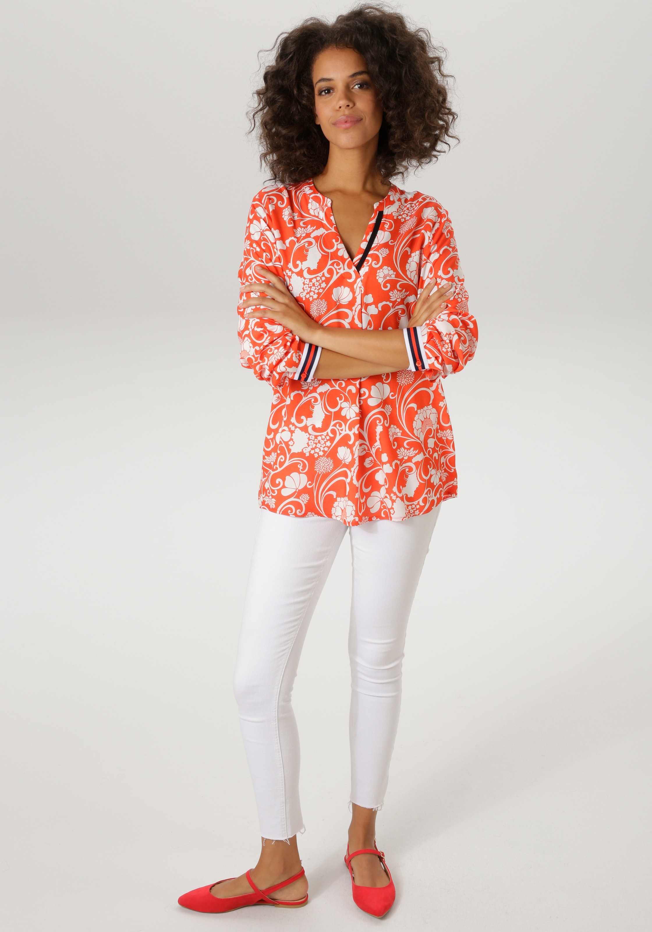 Aniston CASUAL Blouse à enfiler mit fantasievollem, grafischen Blumendruck