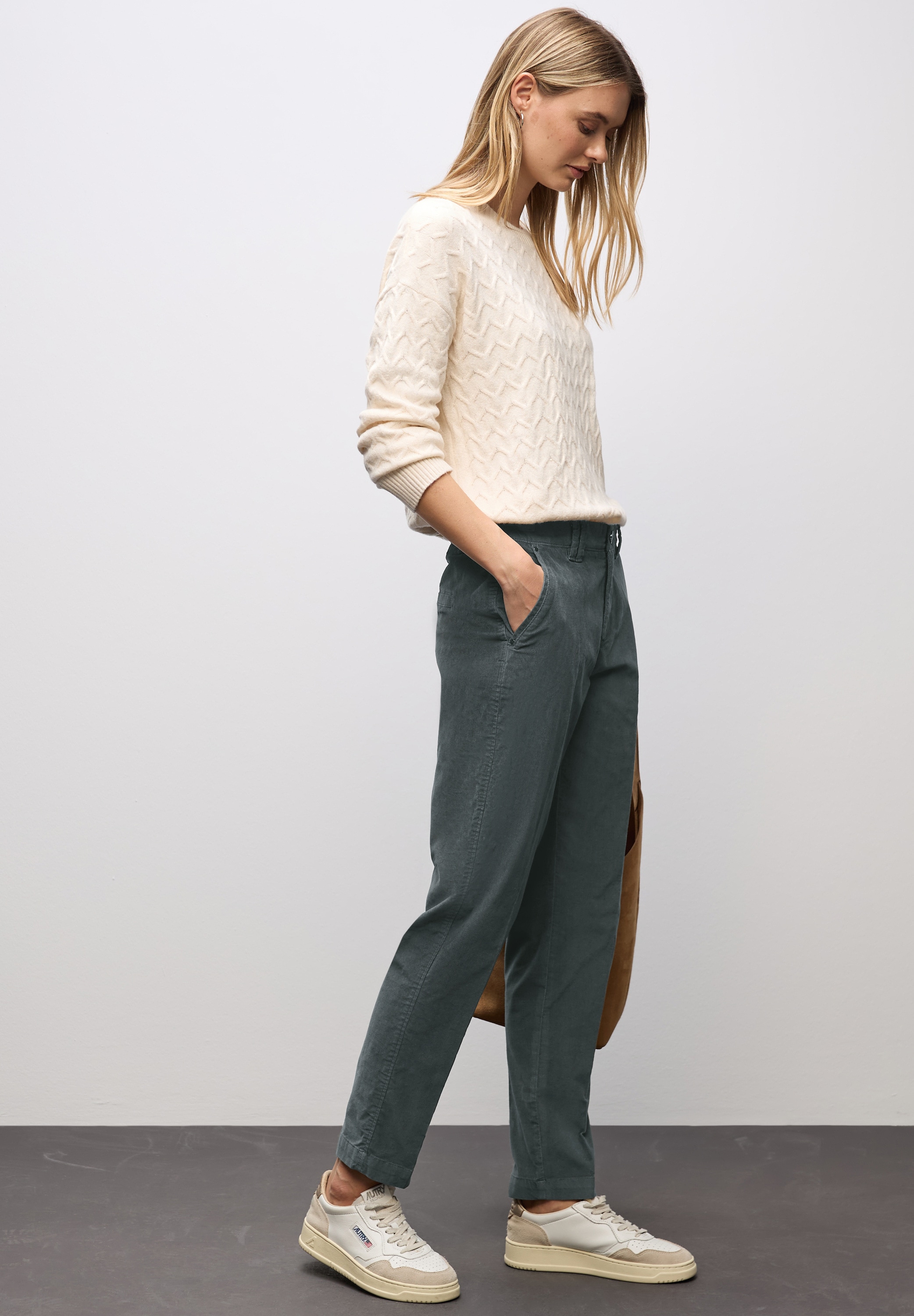 STREET ONE Chinohose »Velvet«, mit Taschen