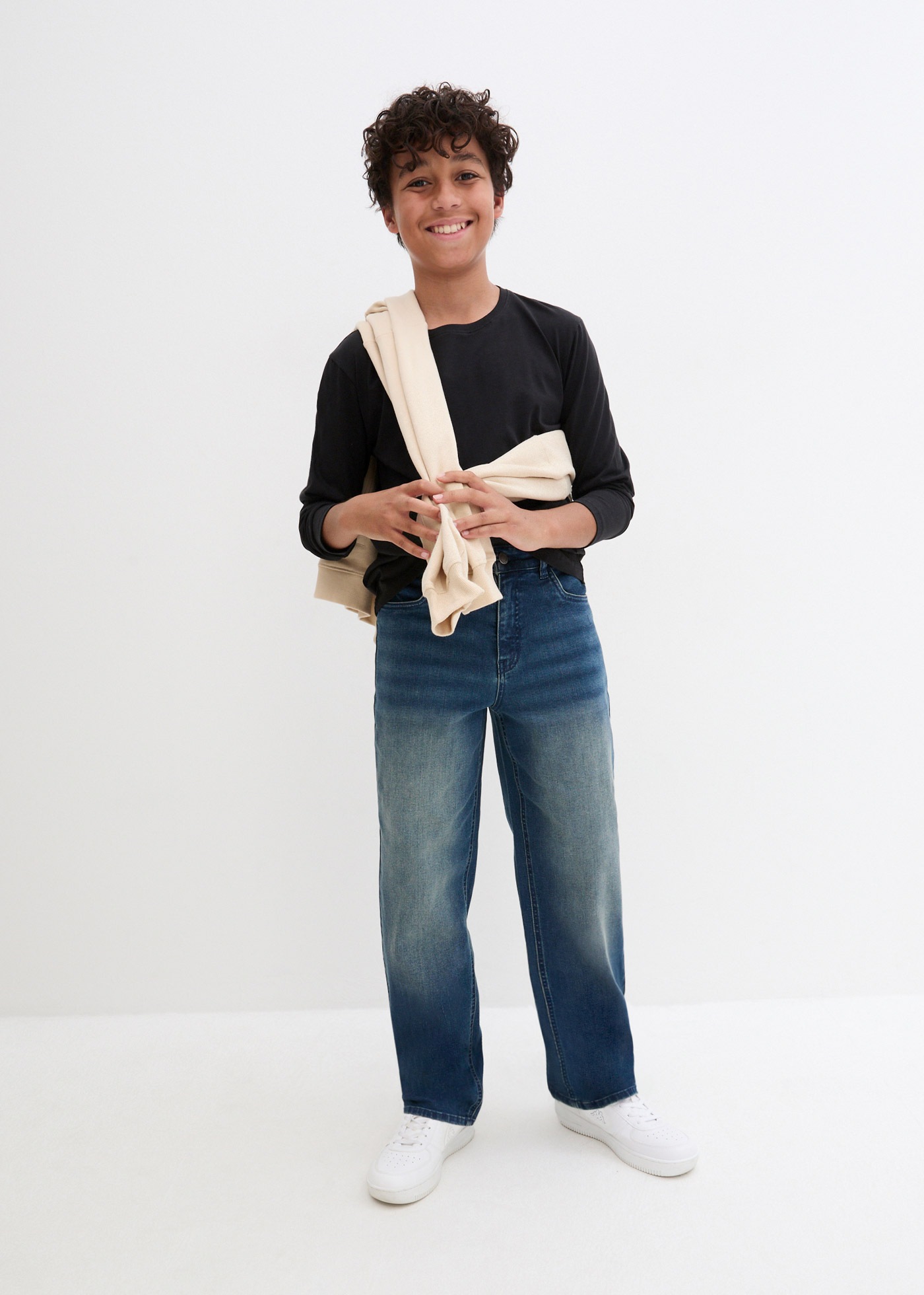 bonprix Jeans loose fit 1 pièces Loose-fit, weites Bein, mit vier Taschen, überwiegend aus Baumwolle