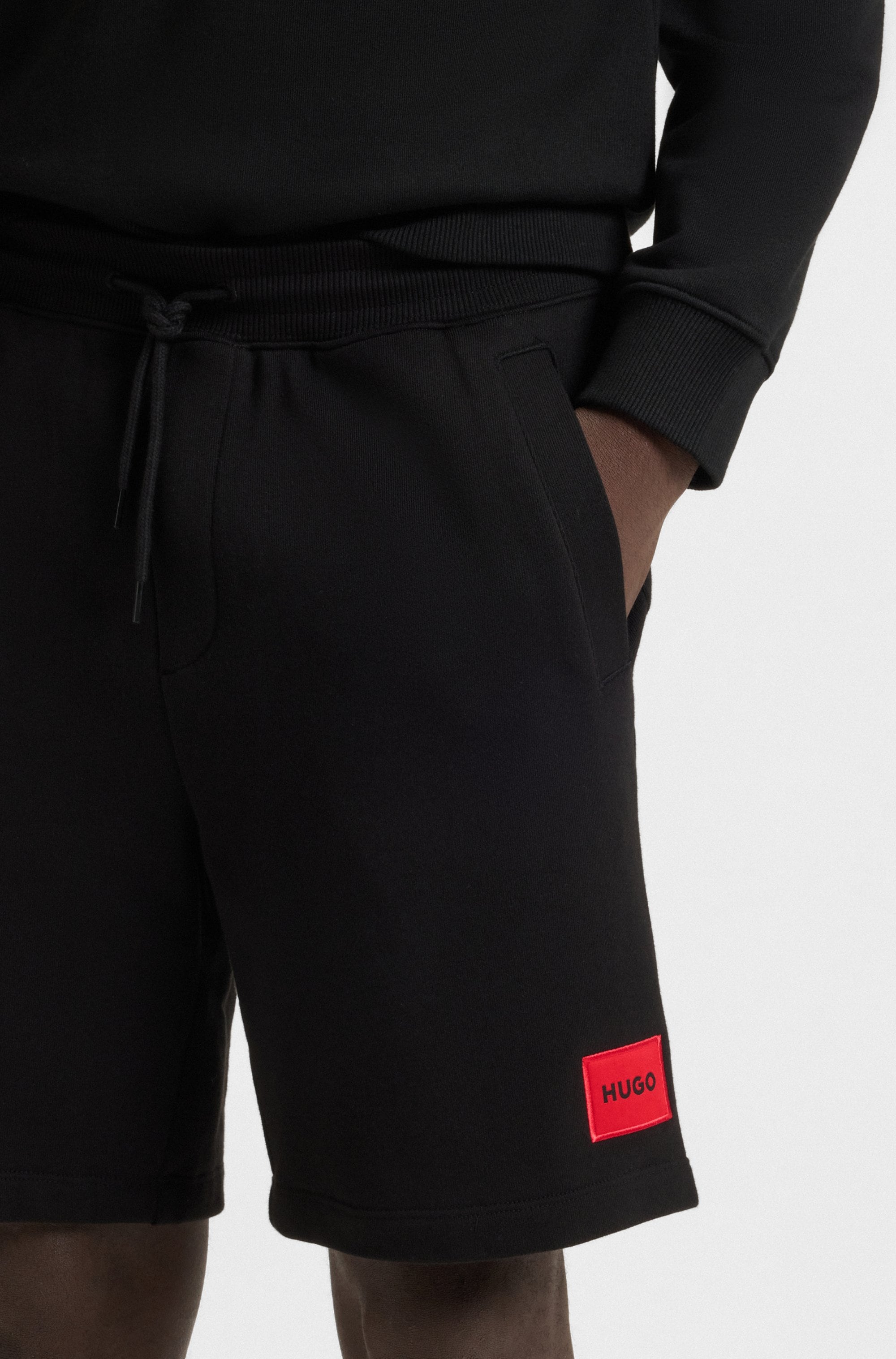 HUGO Sweatshorts »Diz«  Regular Fit, elastischer Bund mit Kordel, HUGO Red Weblabel