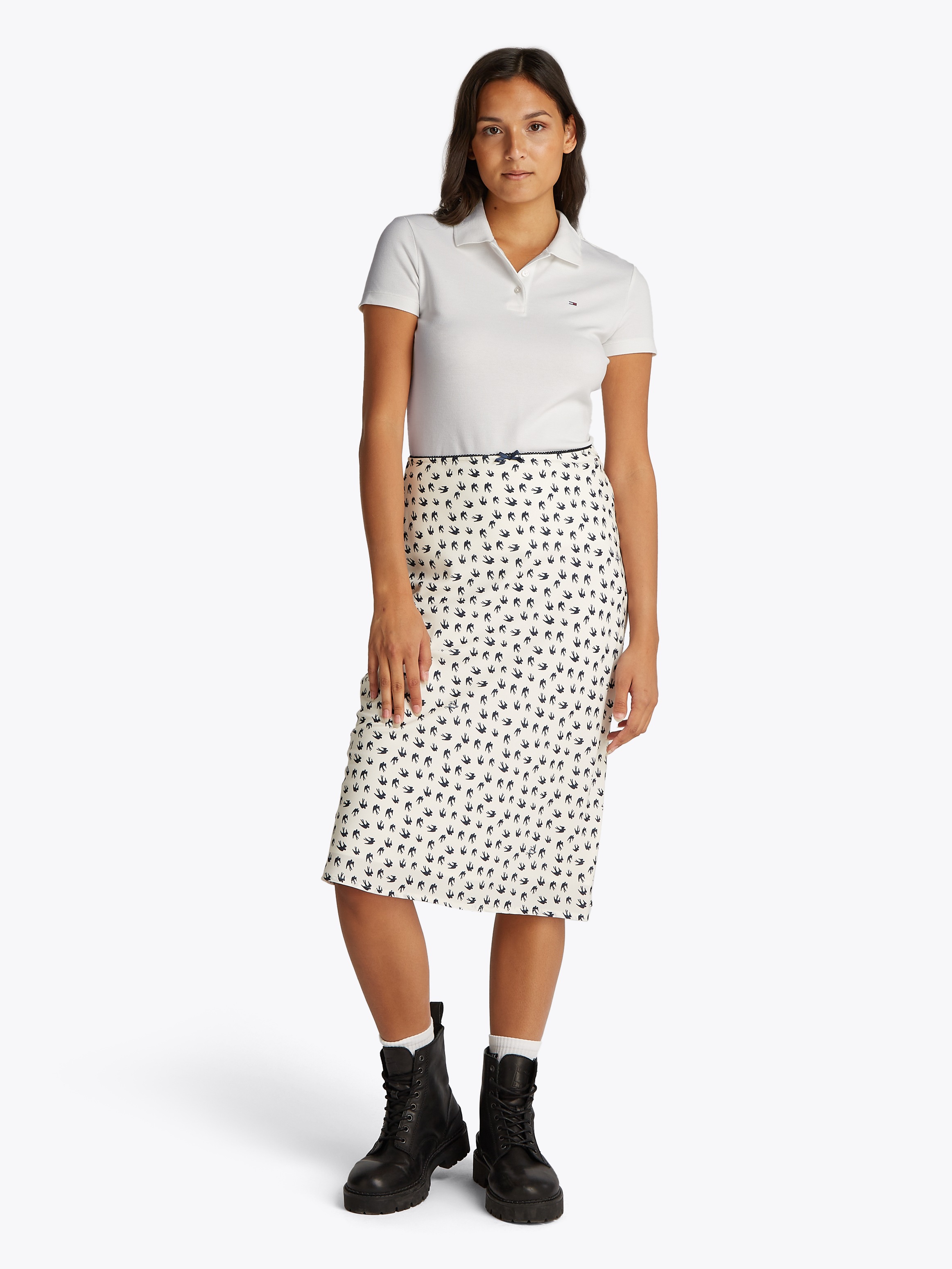 Tommy Jeans Poloshirt »TJW SLIM ESSENTIAL POLO SS«, mit Logostickerei