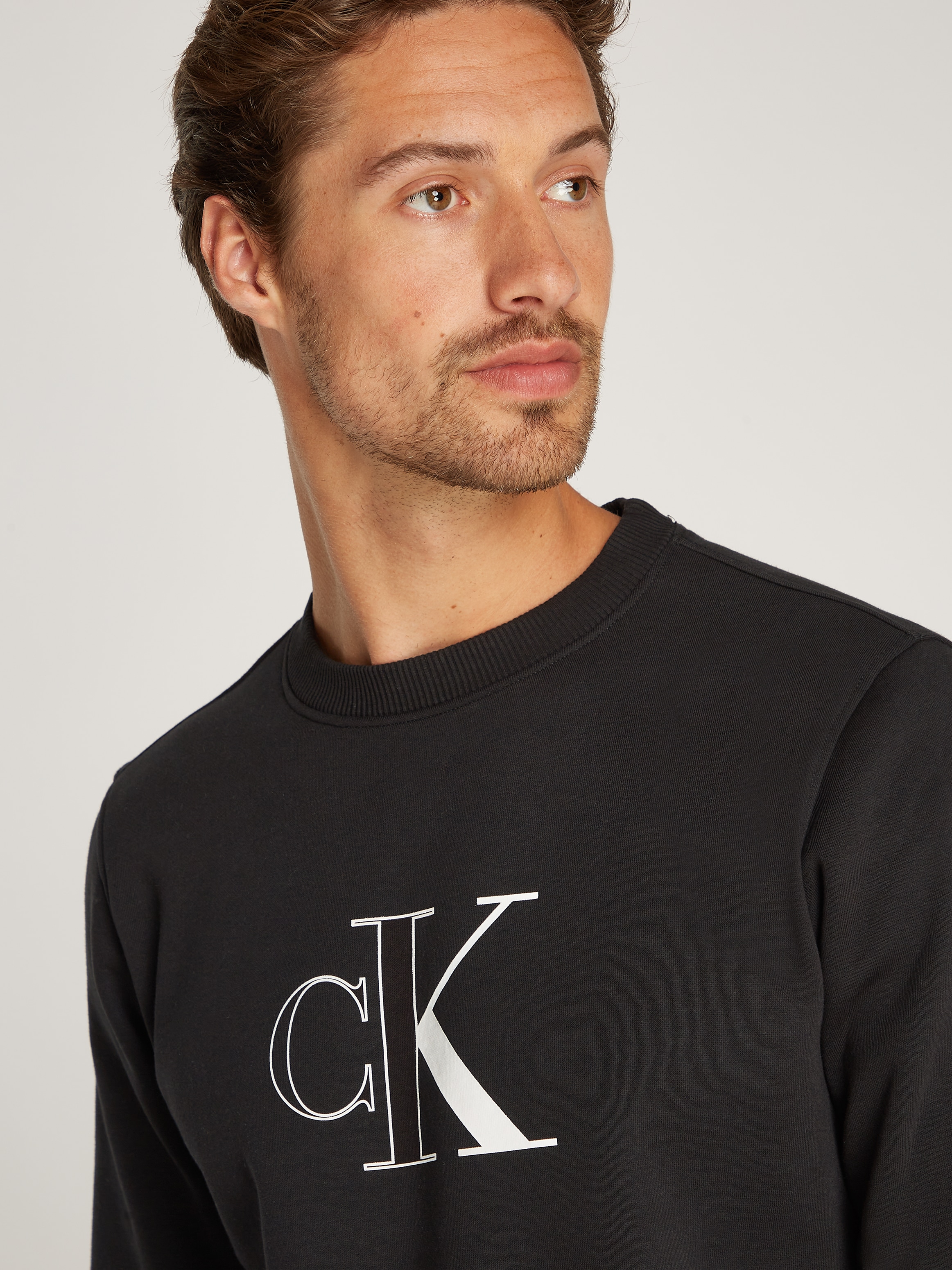 Calvin Klein Jeans Sweatshirt »OUTLINE MONOLOGO CREW NECK«, mit Markenlabel