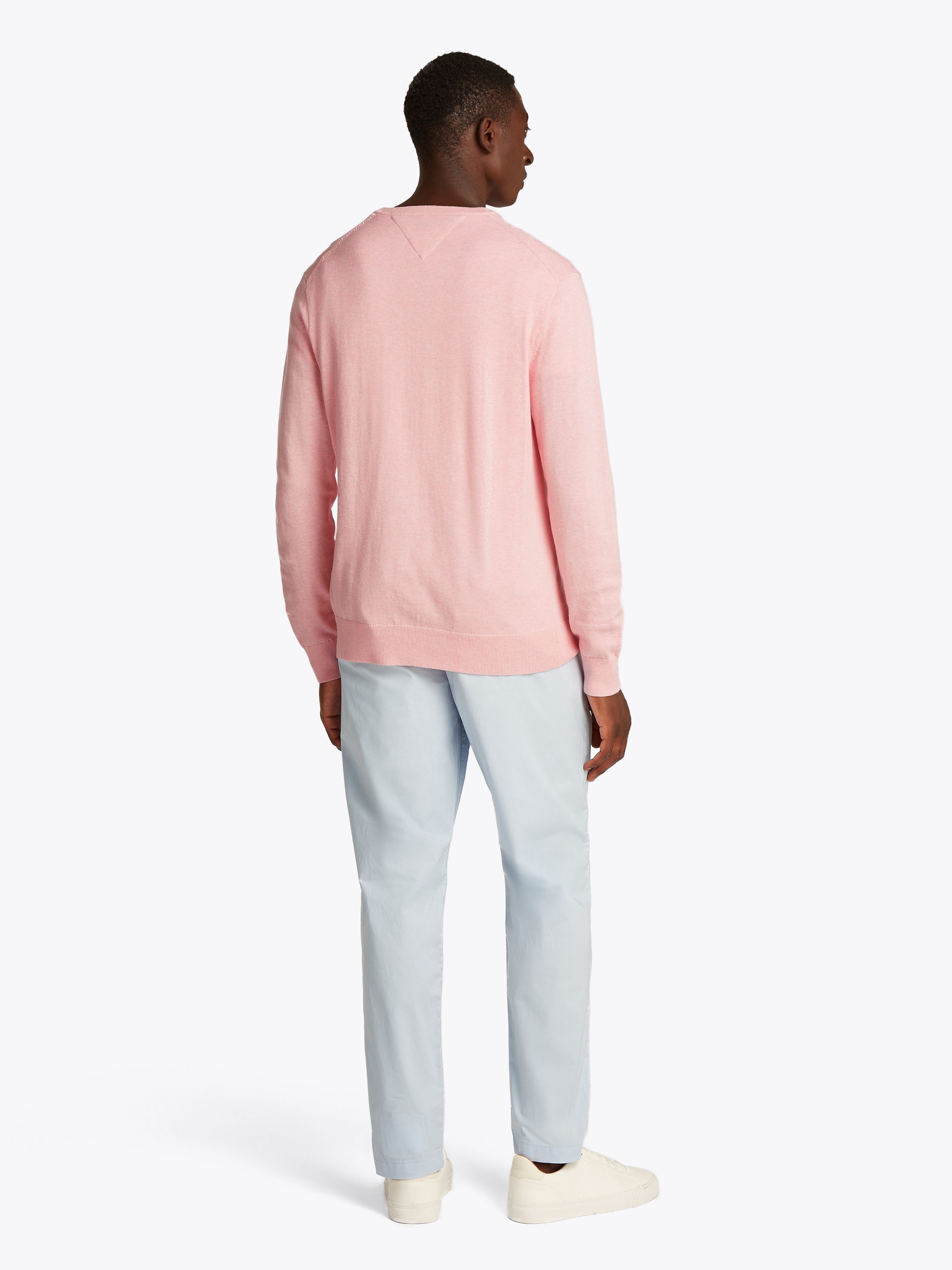 Tommy Hilfiger Strickpullover »ESSENTIAL COTTON V NECK mit V-Ausschnitt und Stickerei«, unifarben, casual, regular fit, Baumwolle, V-Ausschnitt