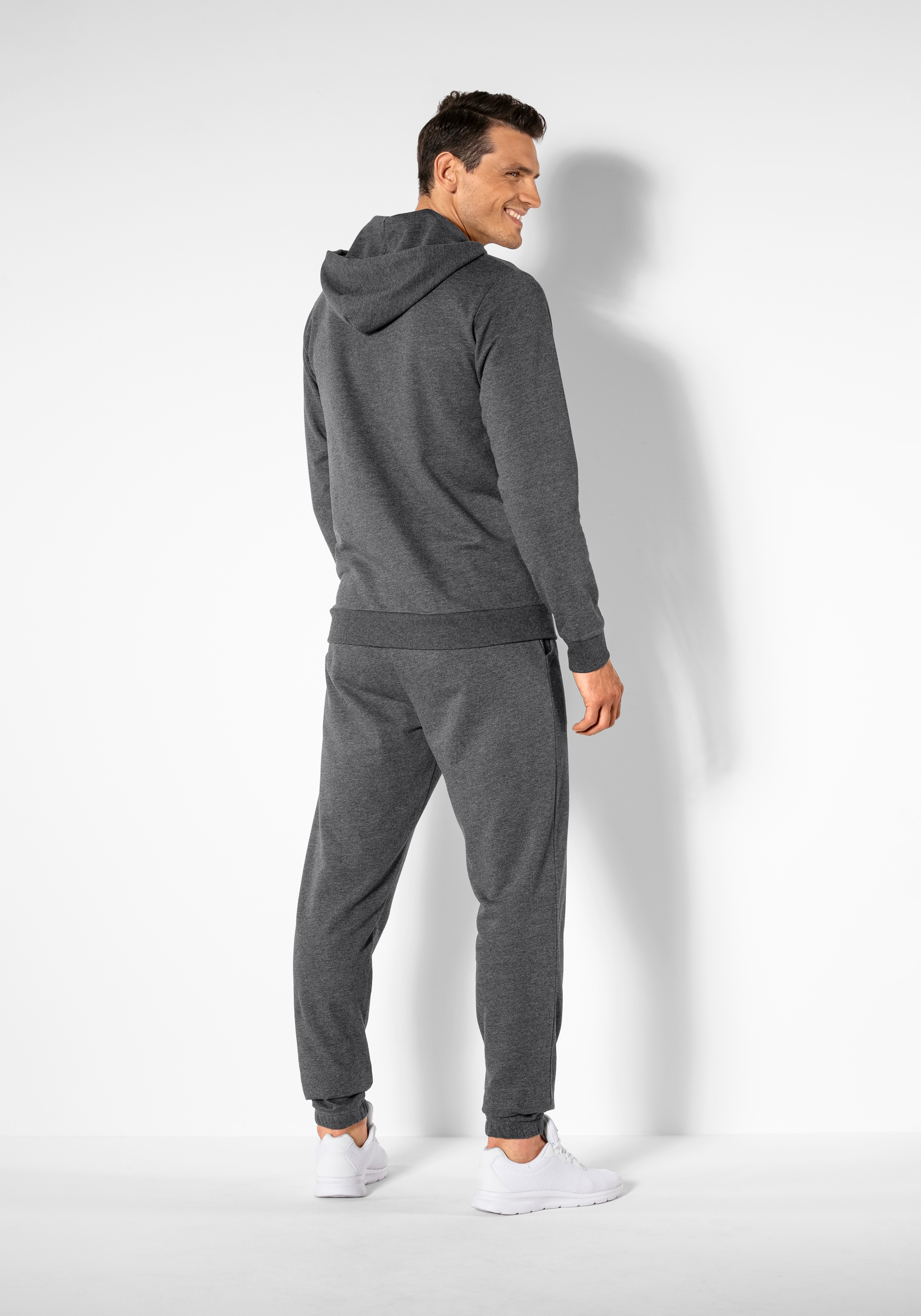 Bench. Loungewear Hoodie, Sweatshirt mit Kapuze und seitlichen Taschen, Baumwollmischung