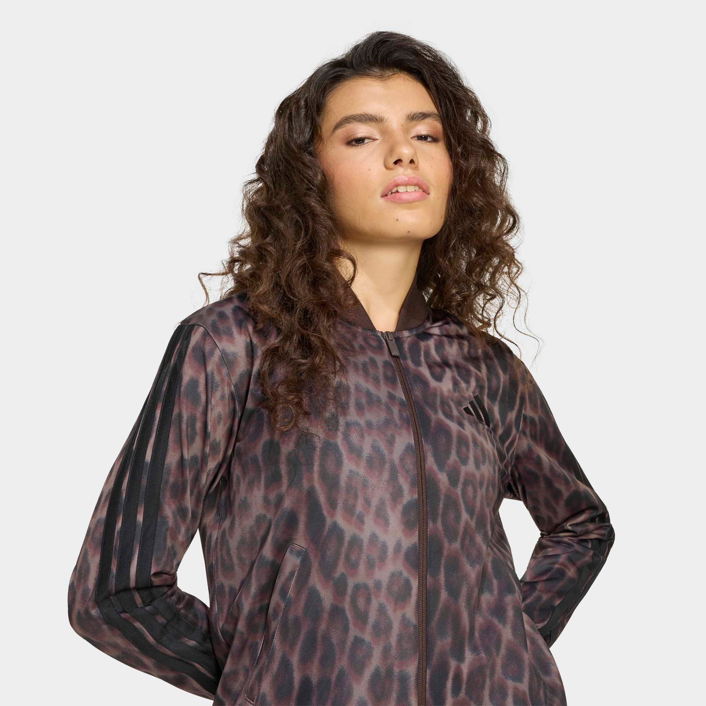 adidas Sportswear Combinaison d'entraînement »ESSENTIALS 3-STREIFEN ANIMAL AOP« 2 pièces avec fermeture éclair intégrale, col montant, imprimé intégral