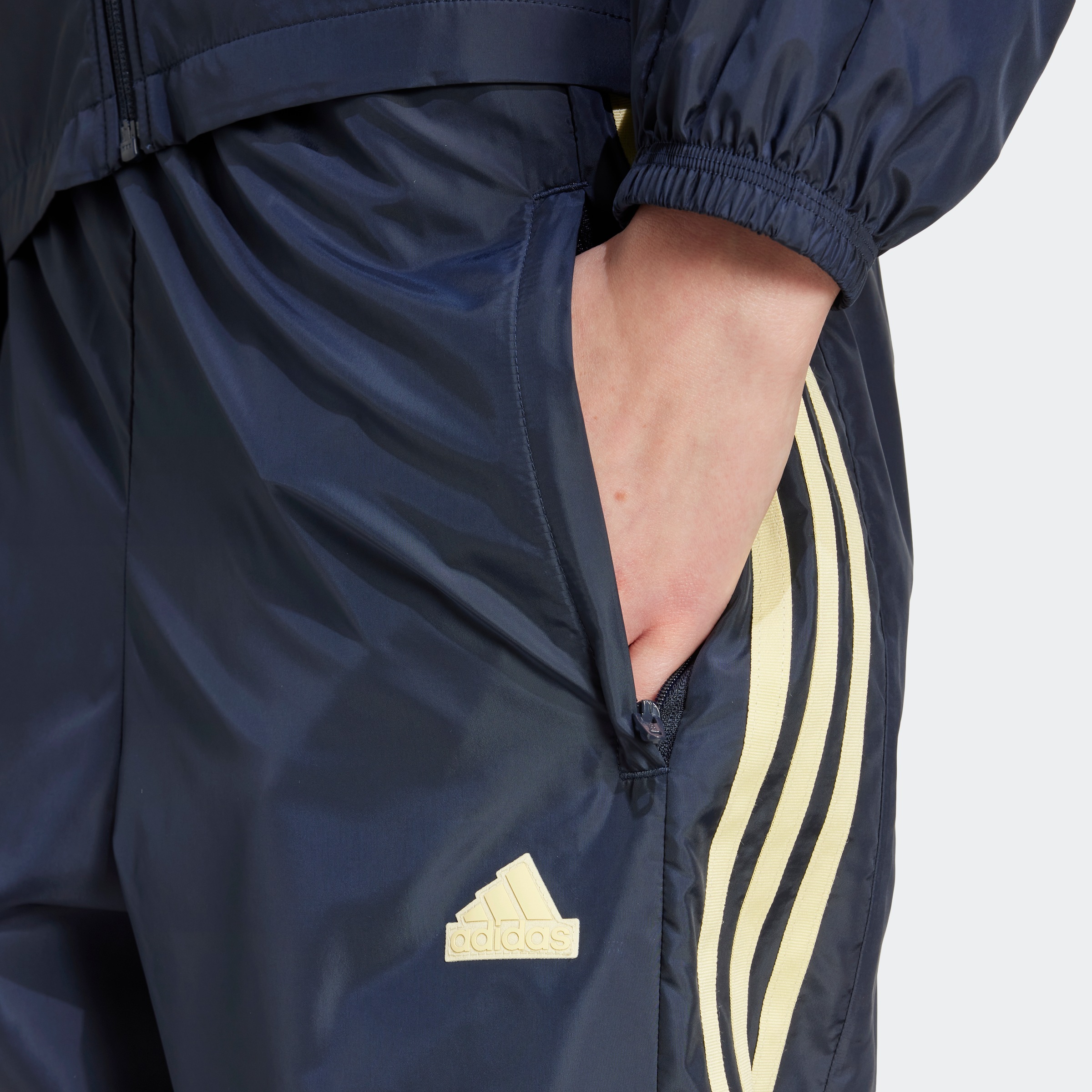 adidas Sportswear Sporthose »W TIRO Q3 WV PT«, (1 tlg.)