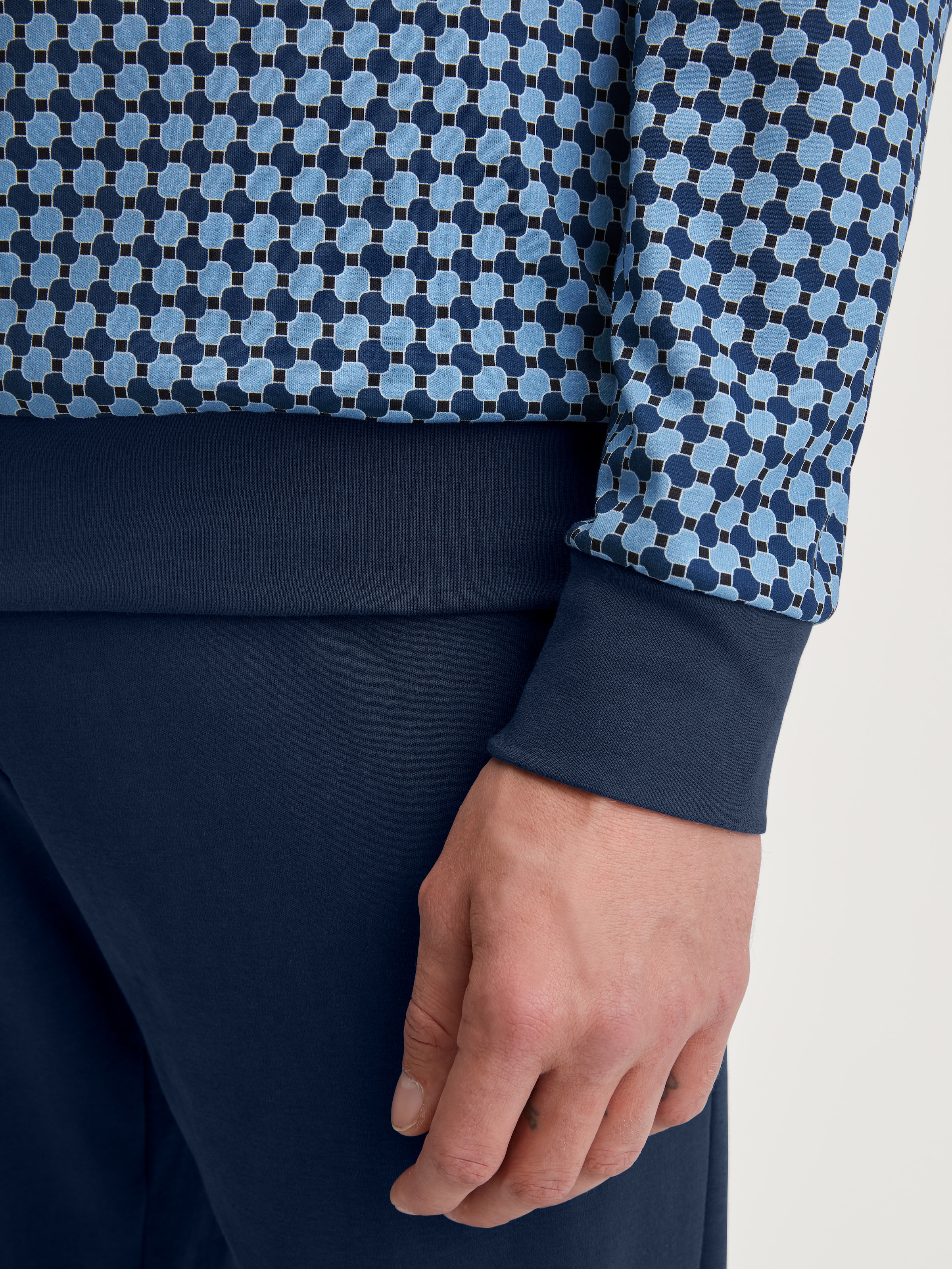 CALIDA Schlafanzug »Relax Streamline 5« 2 tlg. V-Ausschnitt, mit langen Ärmeln, Interlock-Qualität