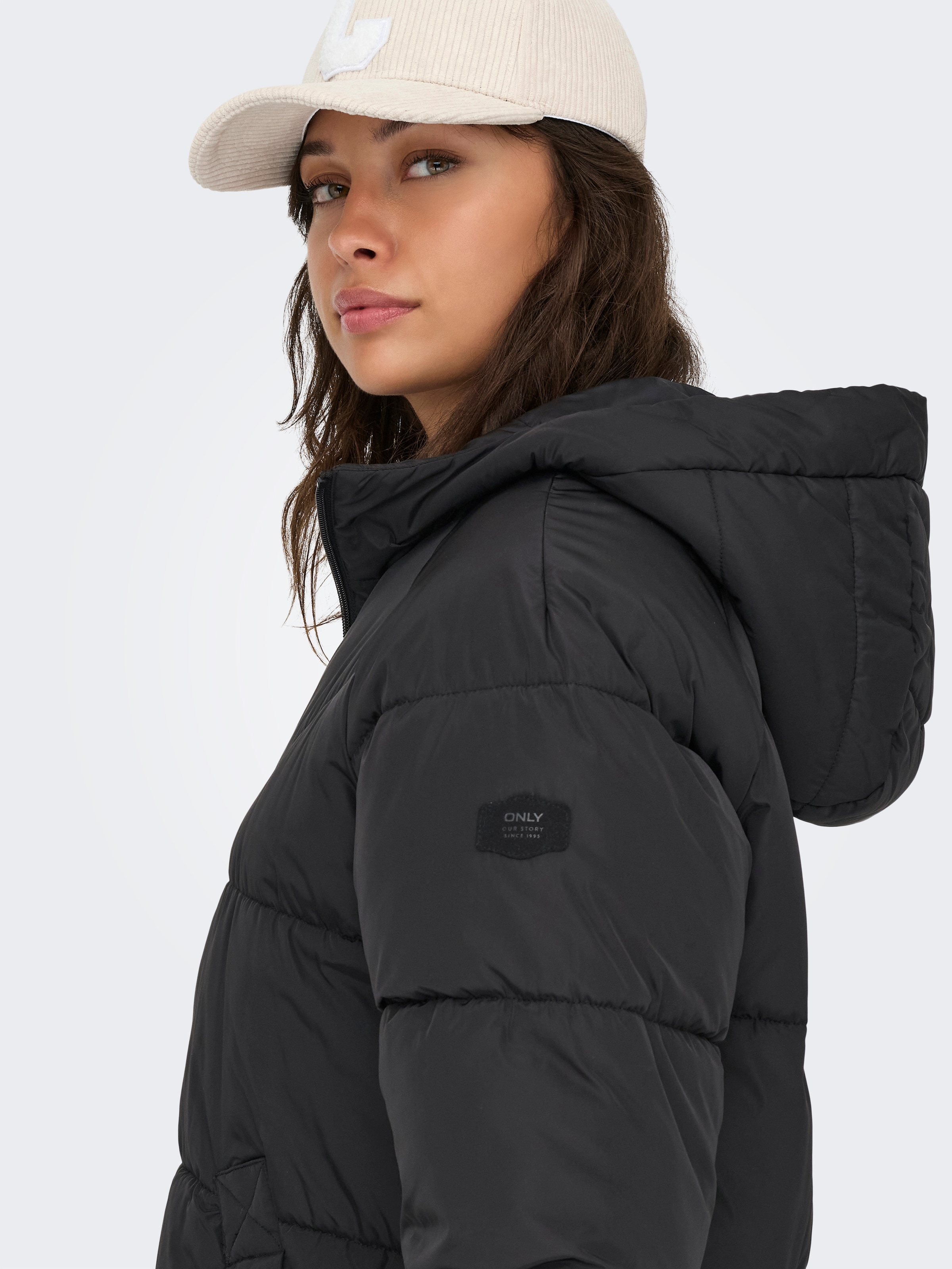 ONLY Manteau matelassé »ONLAMAND – Langer Puffercoat mit 2-Wege-Reissverschluss« lässig geschnitten, modisch, Steppware, Materialmix, hochschliessend