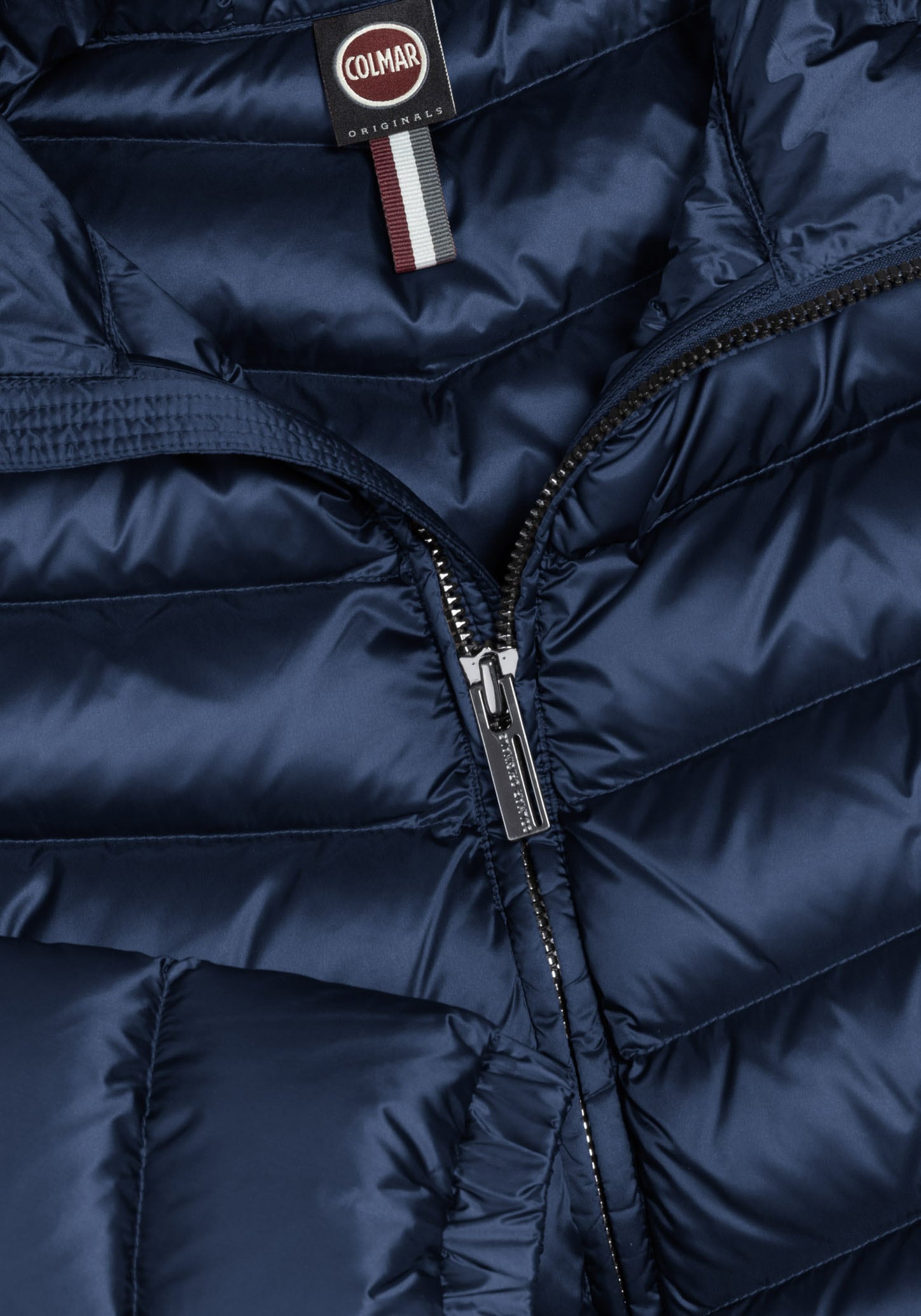 Colmar Doudoune avec capuche mit glänzendem Finish, schmale Passform, 2-Wege-Zipper