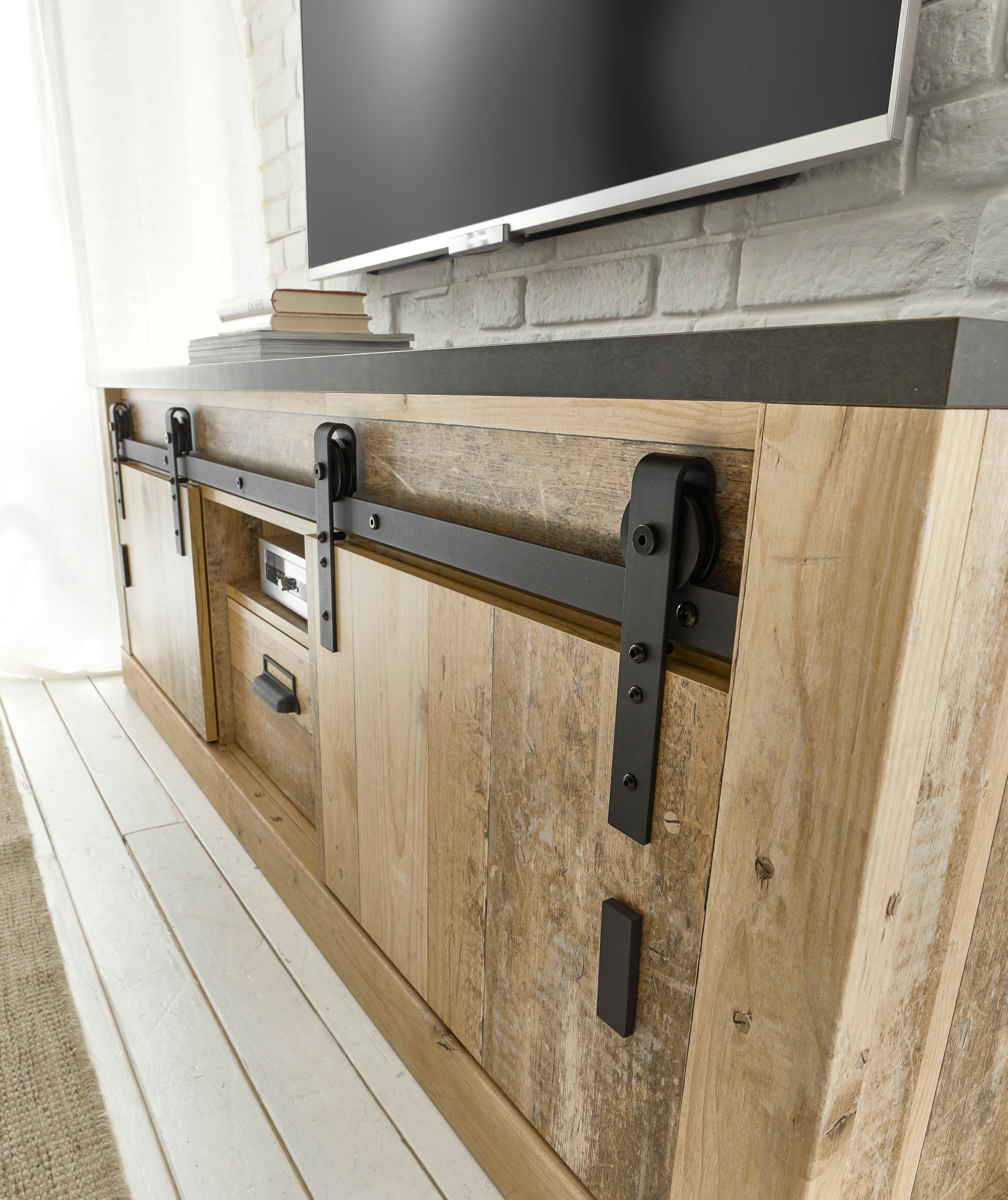 Home affaire Lowboard »SHERWOOD«, Holz Dekor, mit Scheunentorbeschlag und Apothekergriff, Breite 162 cm