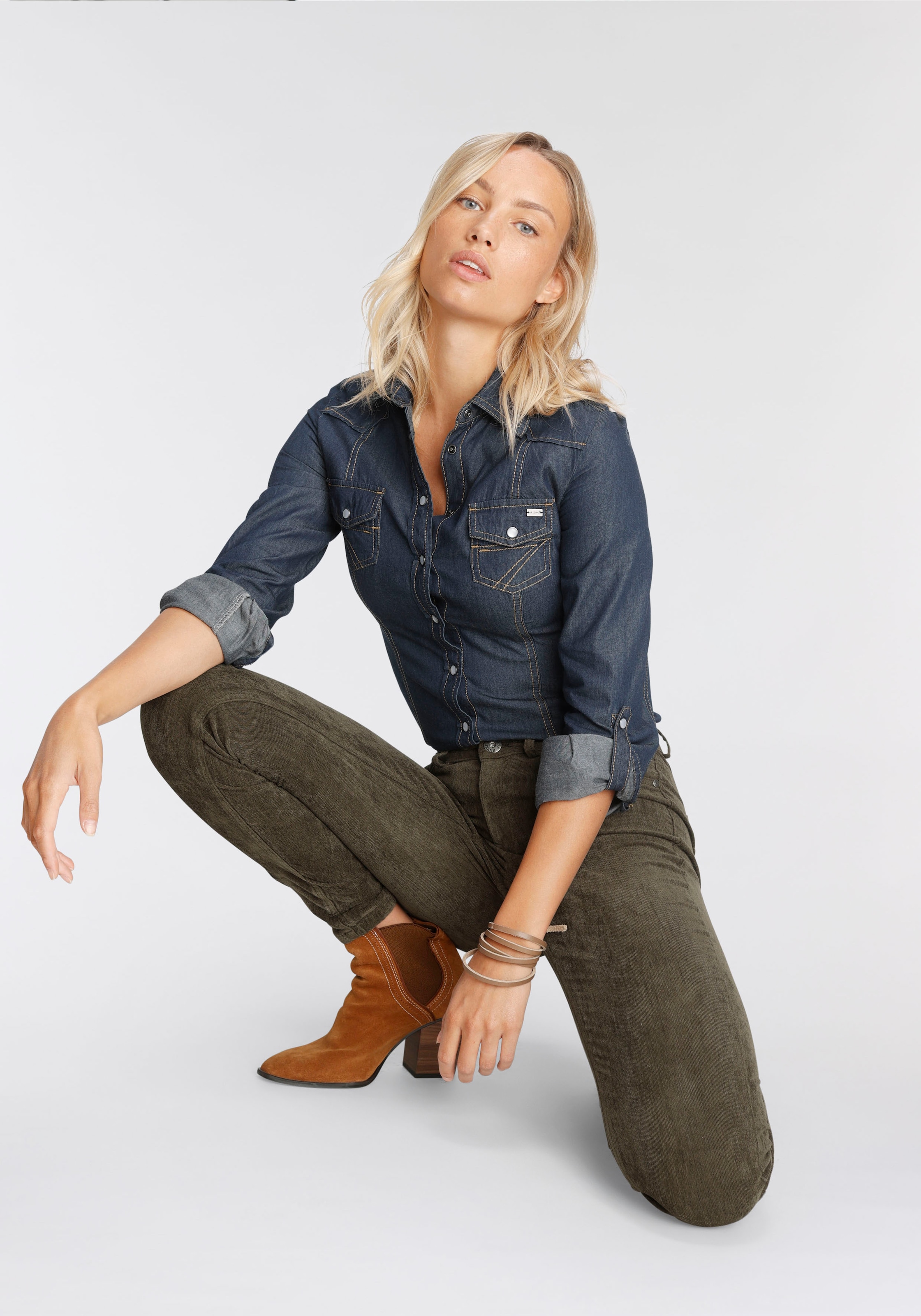Image of Arizona Jeansbluse "mit Druckknöpfen in Perlmuttoptik" und Krempelärmeln