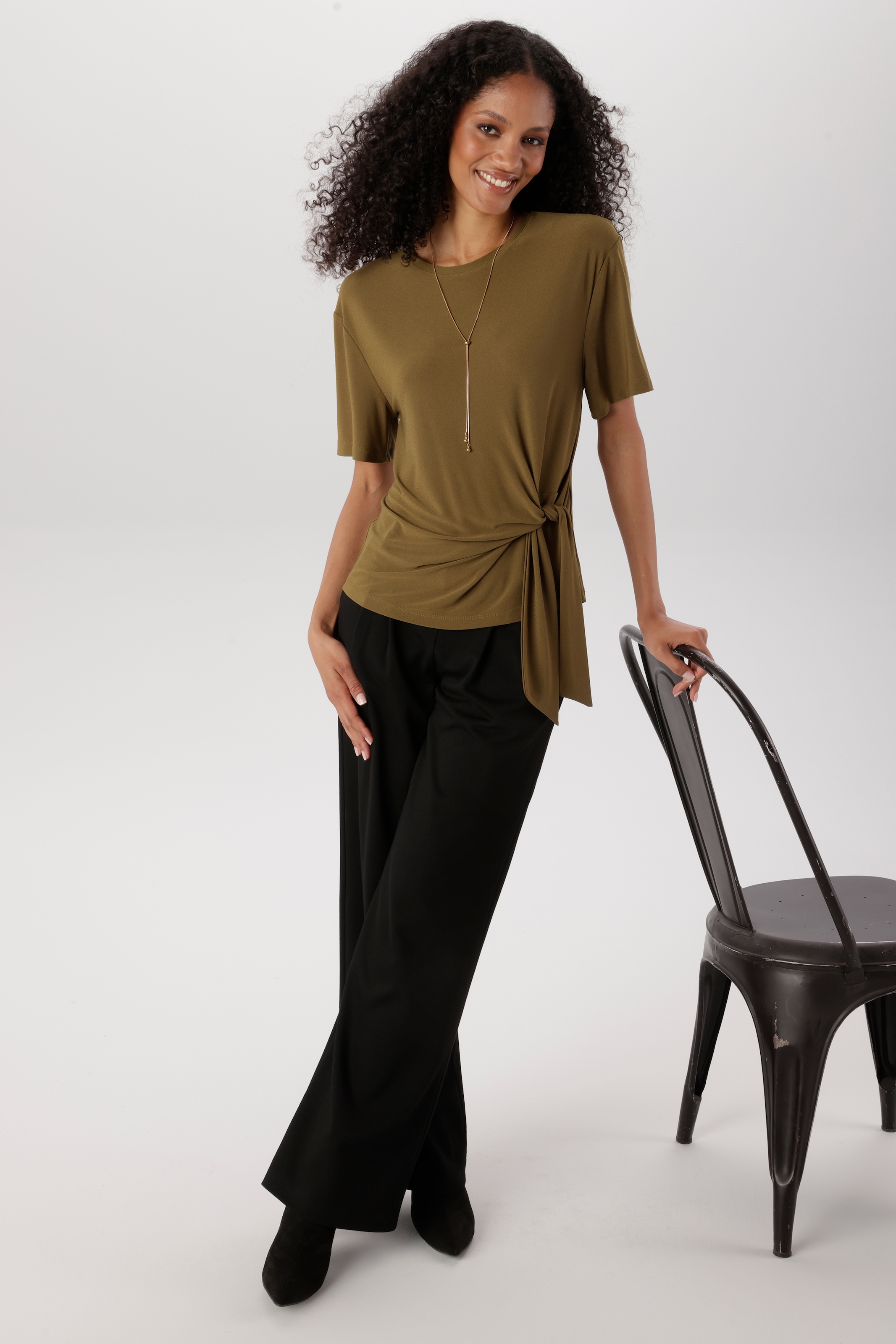 Aniston SELECTED Rundhalsshirt mit raffiniertem Knoten-Detail an der Seite