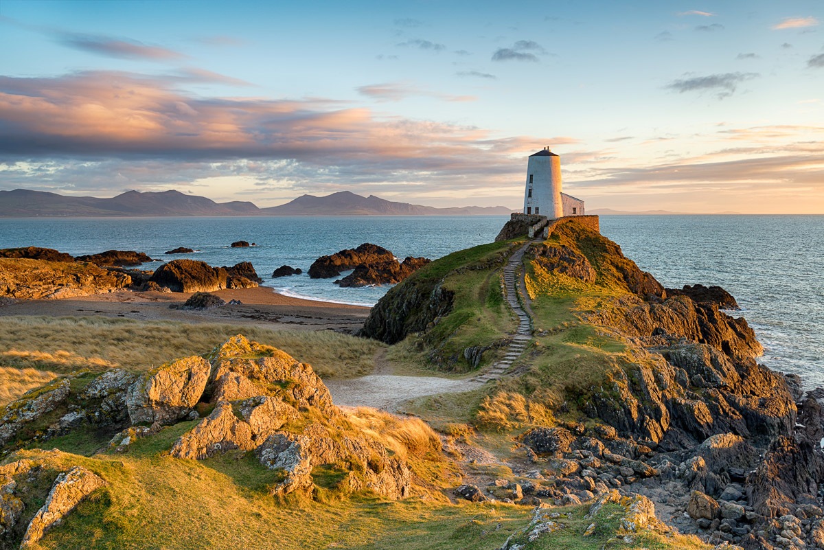 Image of Papermoon Fototapete »Sonnenuntergang bei Ynys Llanddwyn«, Vliestapete, hochwertiger Digitaldruck bei Ackermann Versand Schweiz