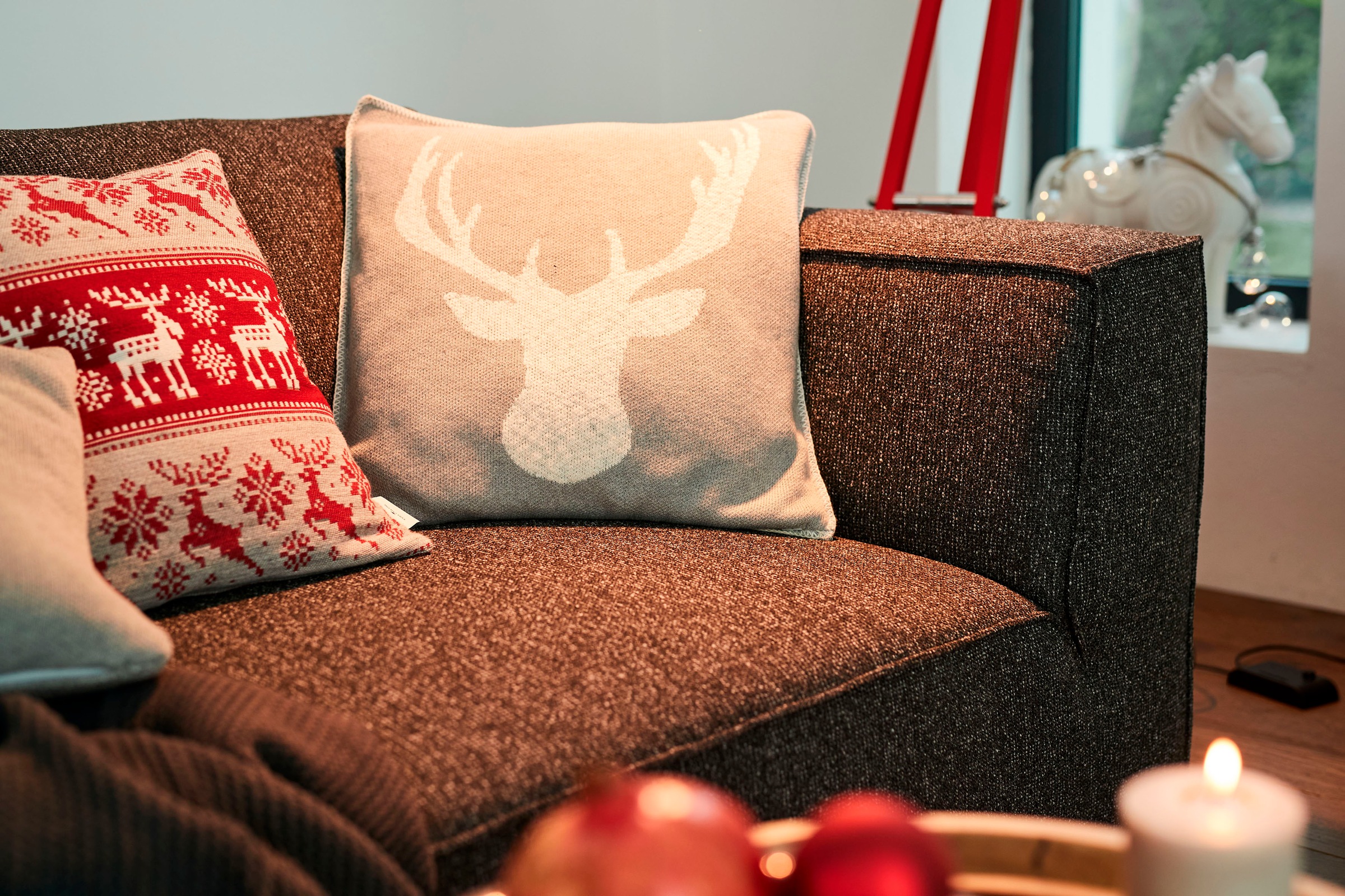 Image of TOM TAILOR Dekokissen »Knitted Reindeerhead«, (1 St.), Gestrickte Kissenhülle mit Rentierkopf bei Ackermann Versand Schweiz