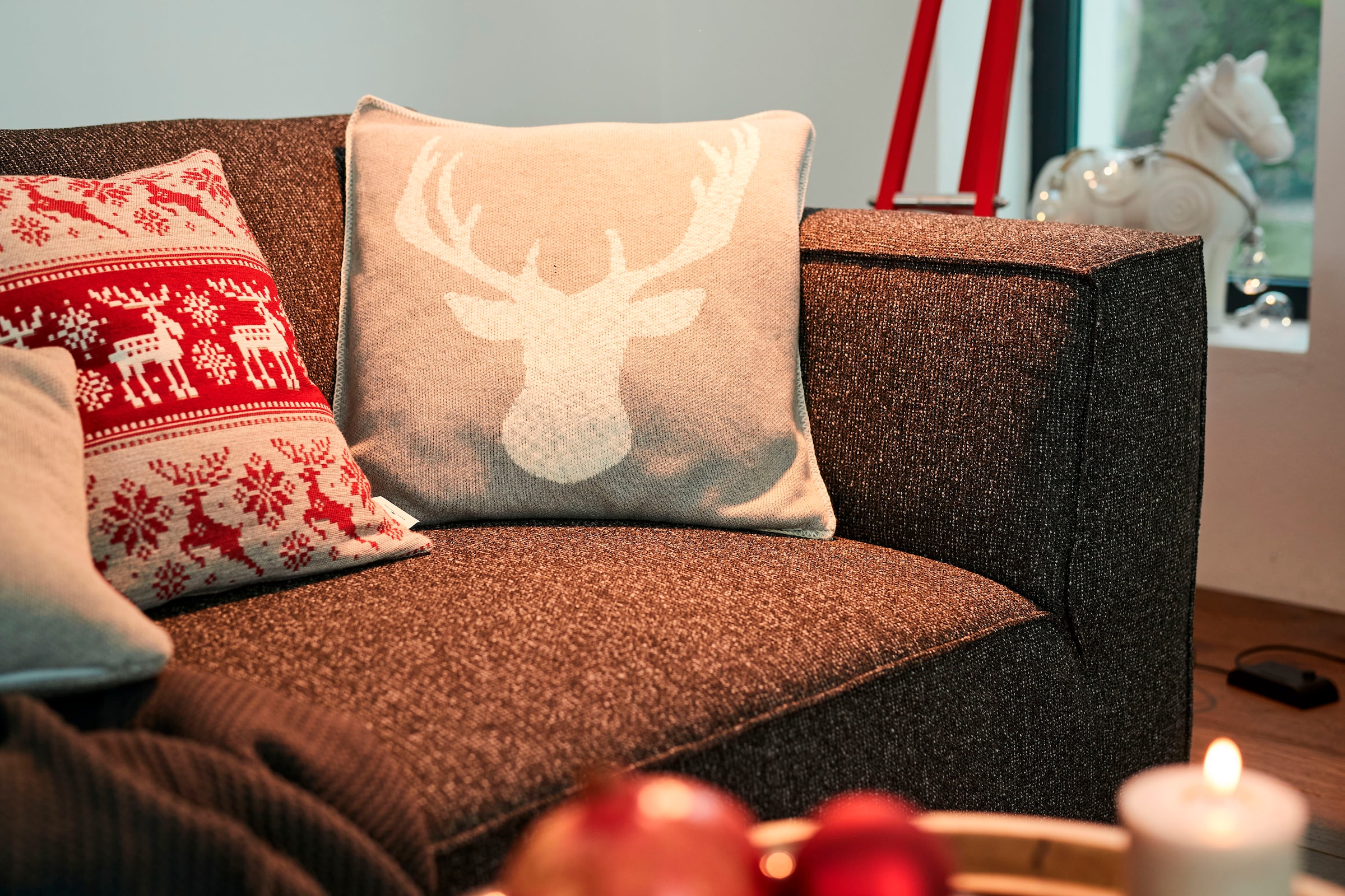 Image of TOM TAILOR HOME Dekokissen "Knitted Reindeerhead" Gestrickte Kissenhülle ohne Füllung mit Rentierkopf, 1 Stück