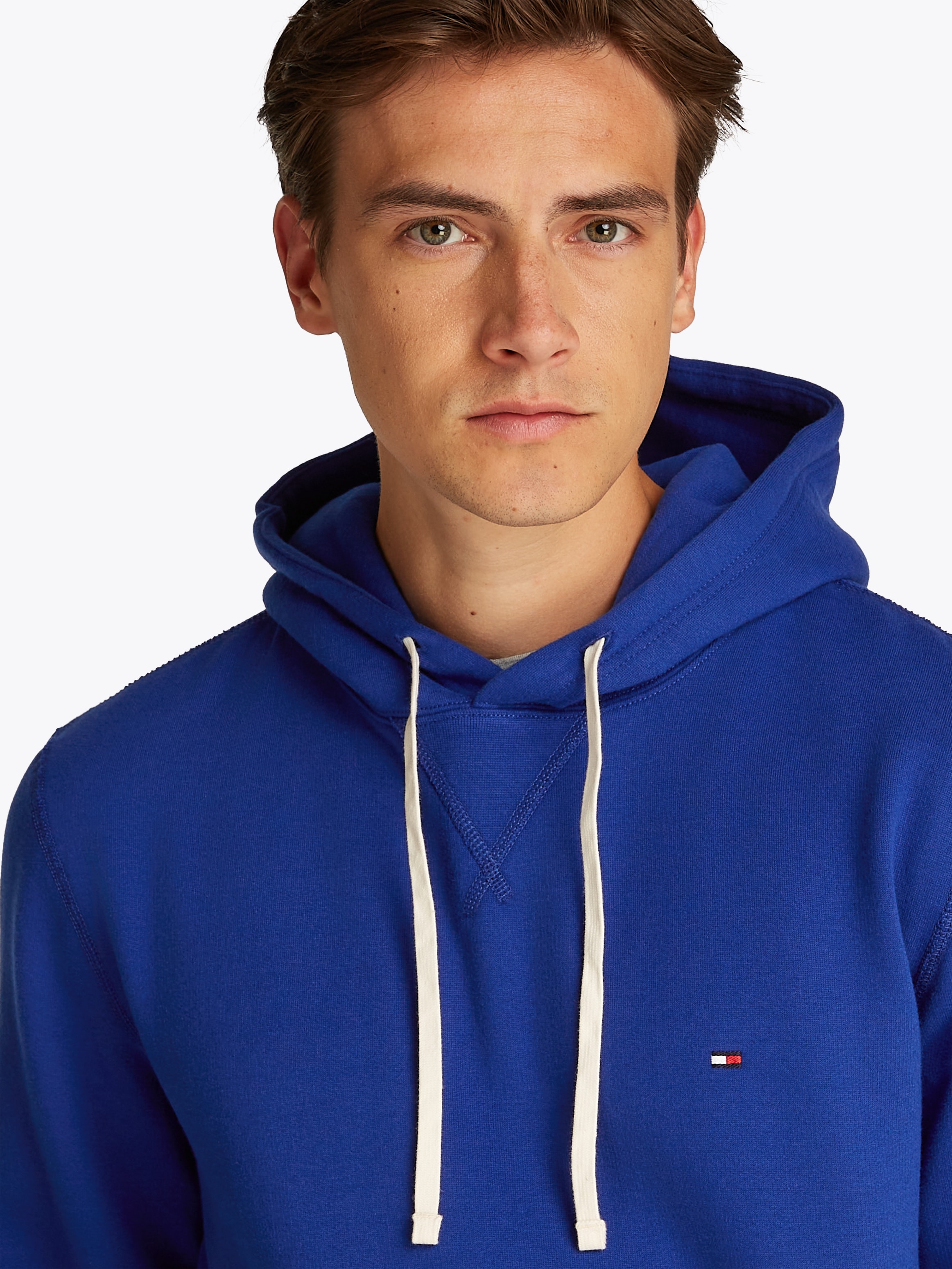 Tommy Hilfiger Hoodie »ESS SEASONAL FLEECE HOODY mit Kapuze und Kängurutasche«, unifarben, casual, regular fit, Baumwollmix, Kapuze