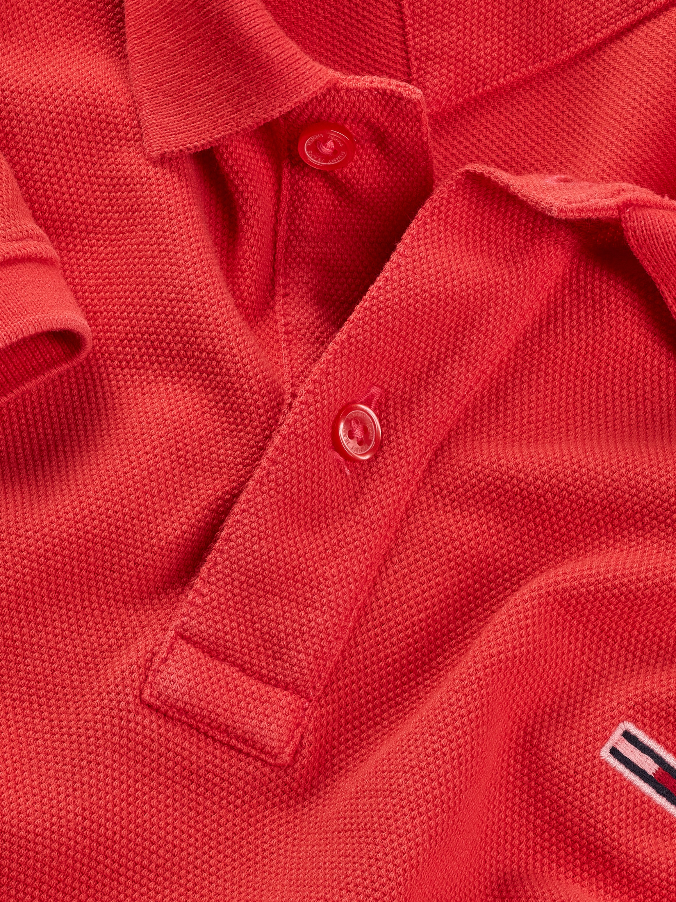 Tommy Jeans Poloshirt »TJM SLIM ESSENTIAL GD POLO SS«, mit Logostickerei