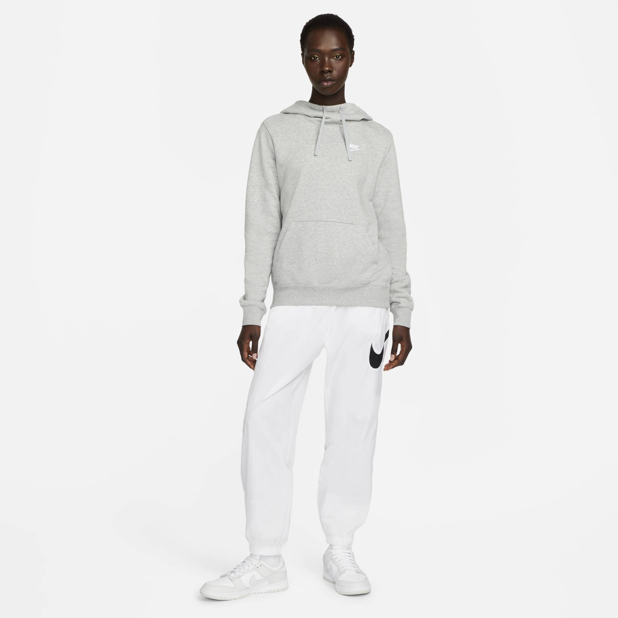 Nike Sportswear Kapuzensweatshirt »Club Fleece Women's Funnel Hoodie«, Damen Kapuzenpullover aus weichem Fleece Material