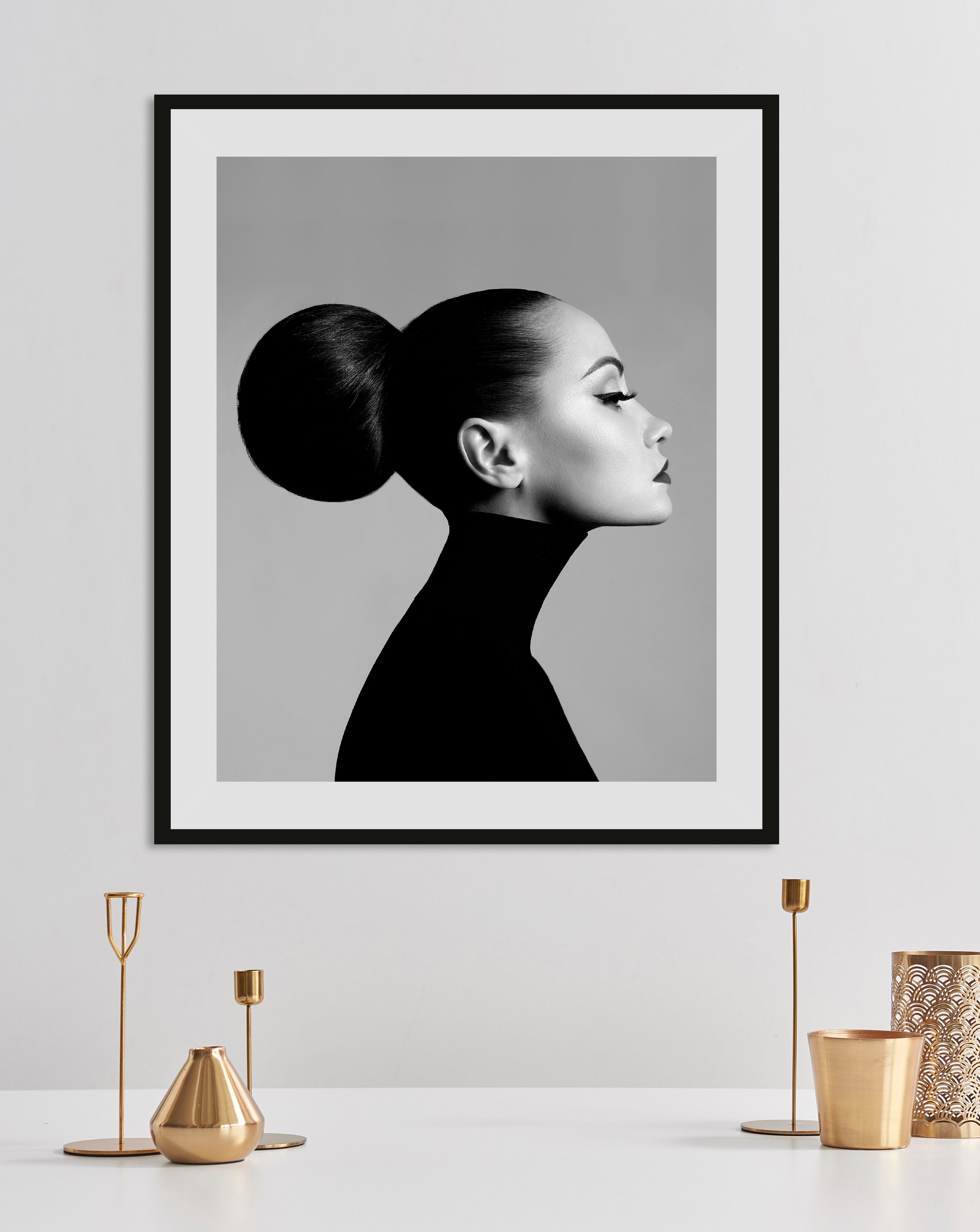 Image of queence Bild "Tatjana" Bilder von Frauen Fashion Foto Frau Magazincover Mode Portrait Porträts Schwarz-Weiss 1 Stk. tlg. HD Premium Poster-Druck inkl. Holzrahmen