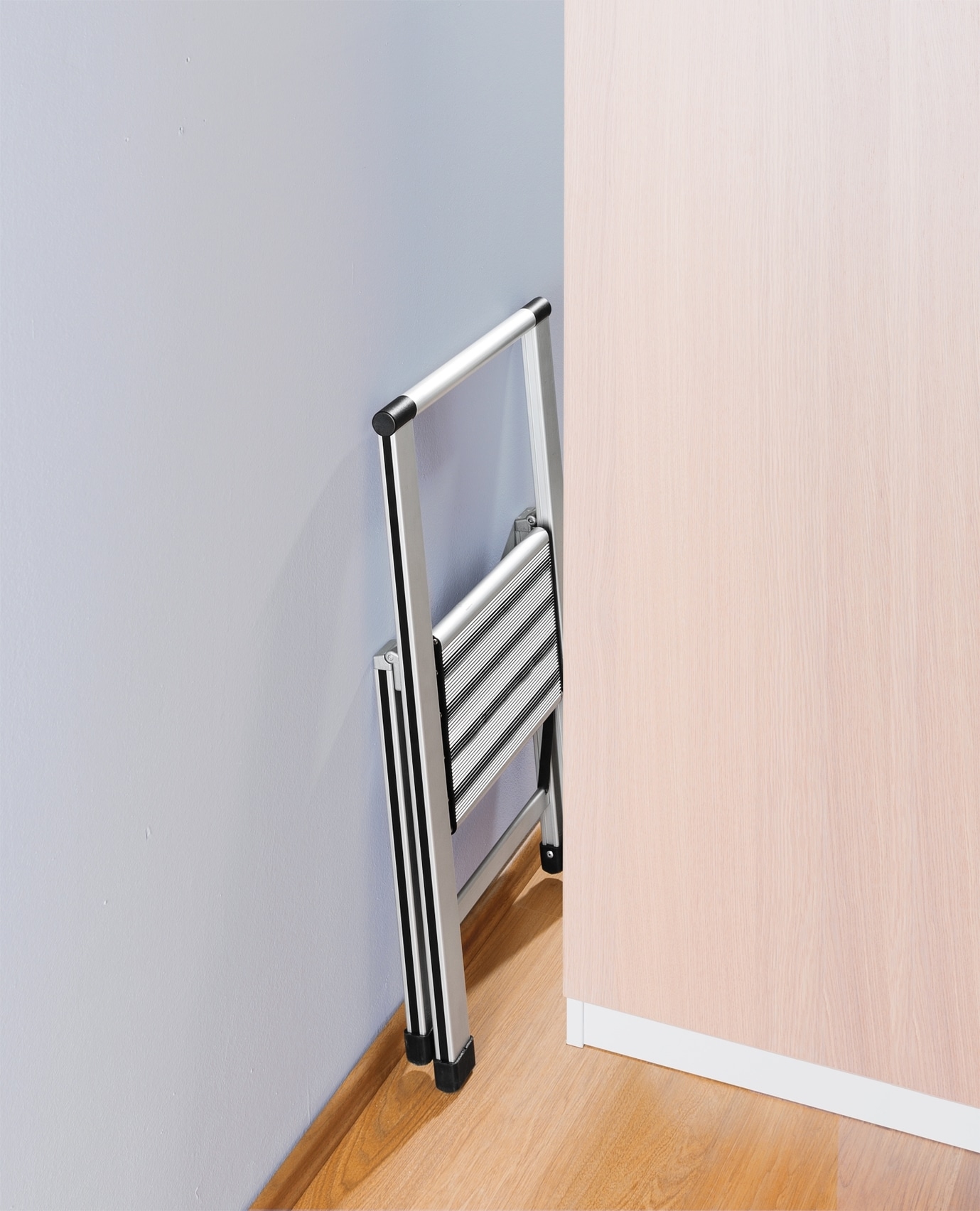 WENKO Trittleiter »Modell Alu-Design«, Klapptritt Leiter, rutschsichere XXL-Stufen, klappbar, bis 150 kg