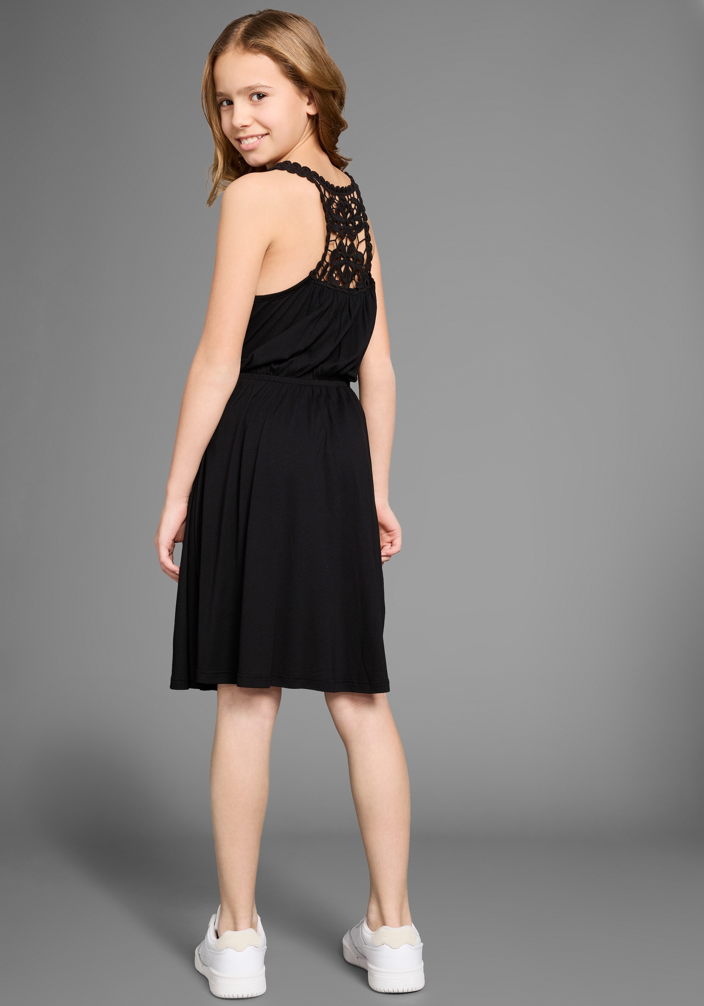 Image of KIDSWORLD Jerseykleid "mit aufwendiger Spitze im Rücken" Weich fallendes Viskosekleid