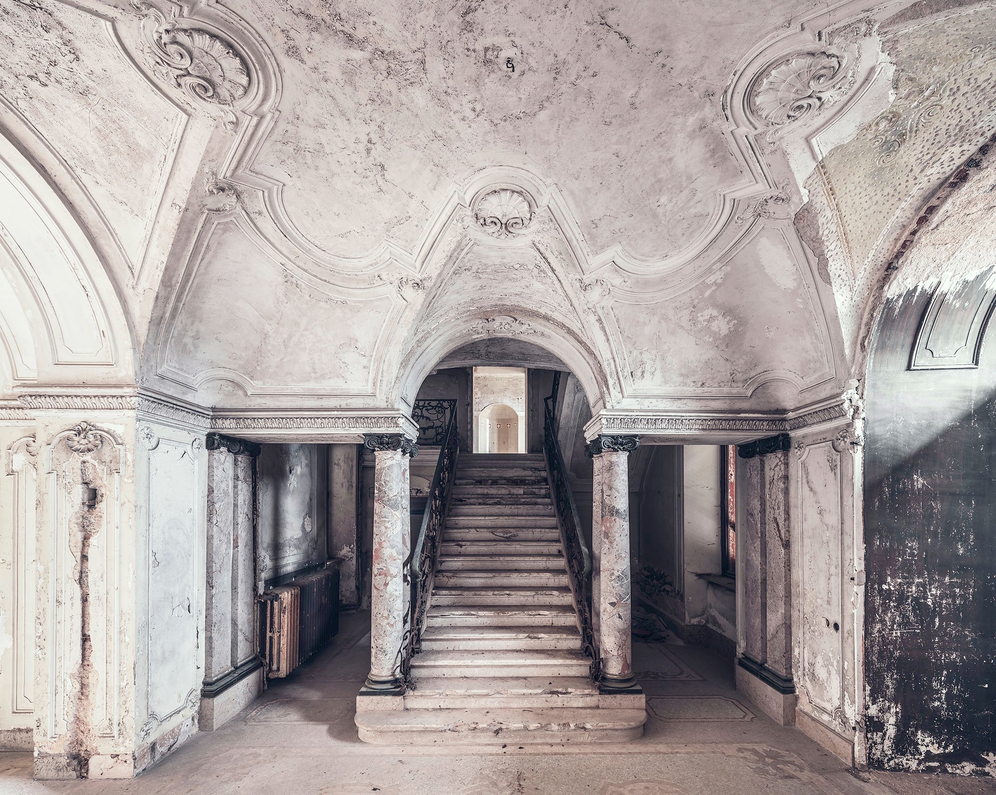 Image of Komar Vliestapete »Portale«, bedruckt-Barock-Destroyed-Effekte, lichtbeständig und wasserfest bei Ackermann Versand Schweiz