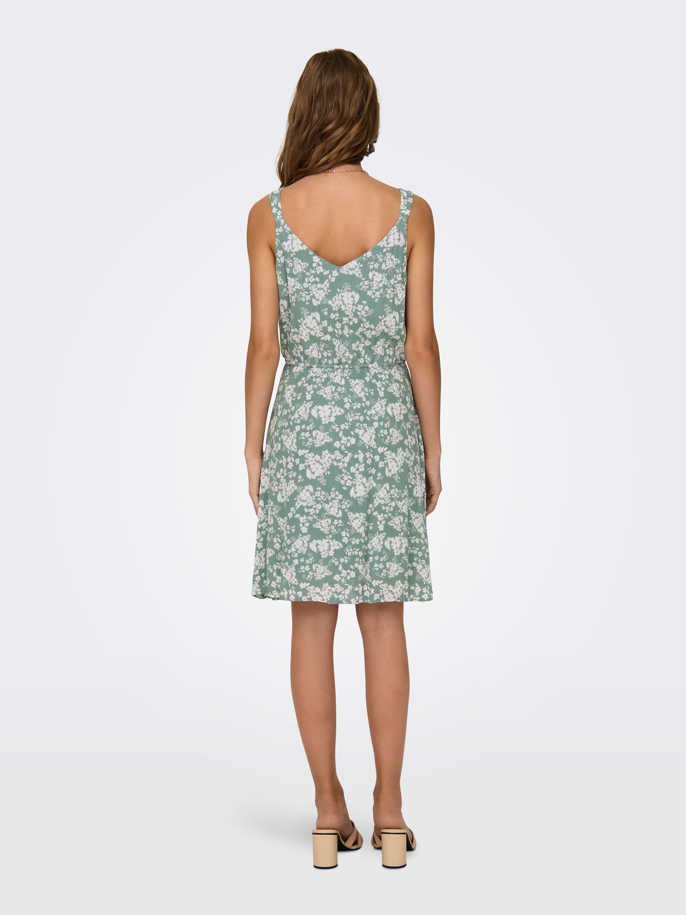 ONLY Robe à bretelles »ONLKARMEN LIFE S/L SHORT DRESS WVN NOOS« viscose, coupe régulière, encolure en V