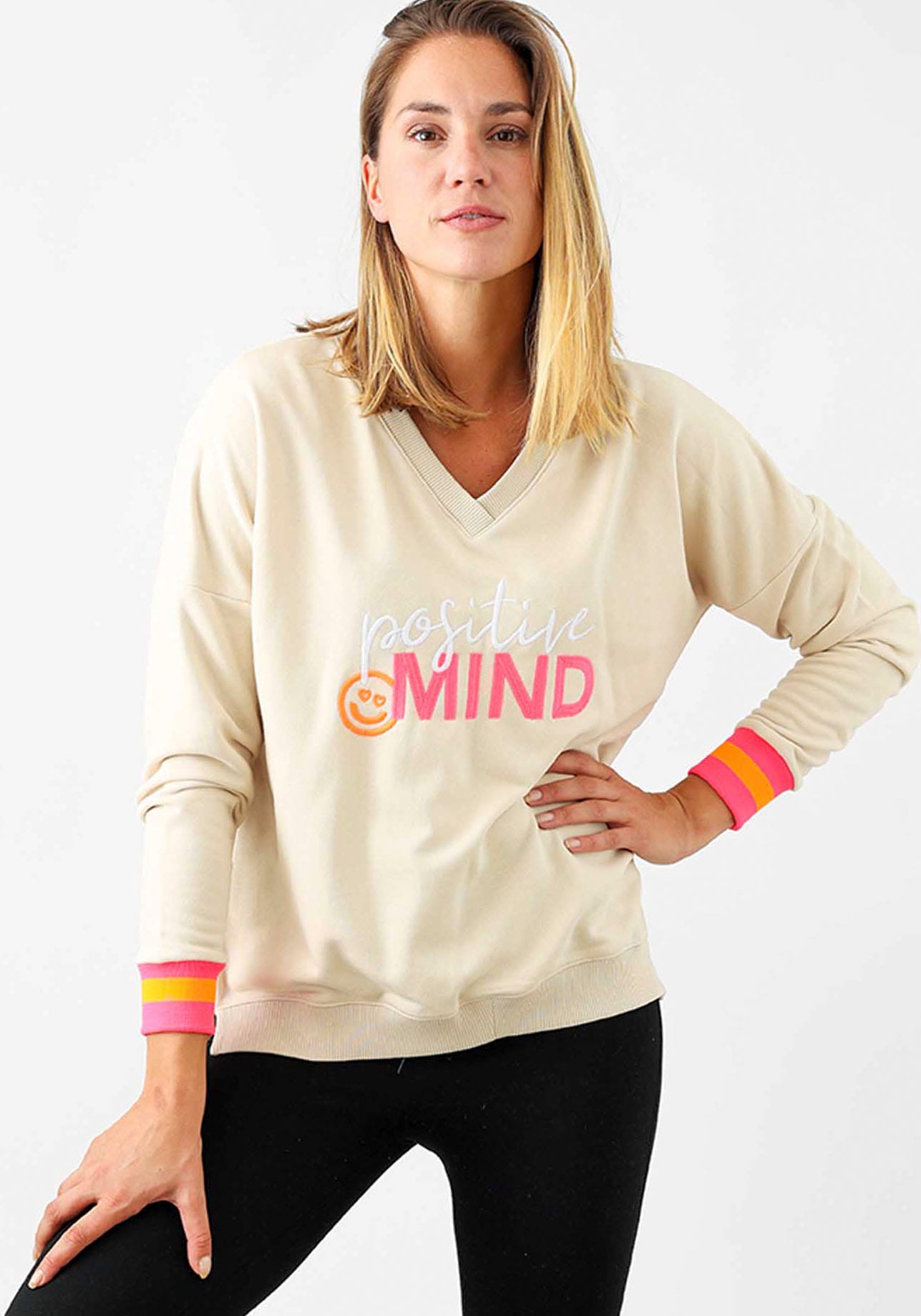 Sweatshirt, mit V-Ausschnitt und Aufdruck in Neonfarben