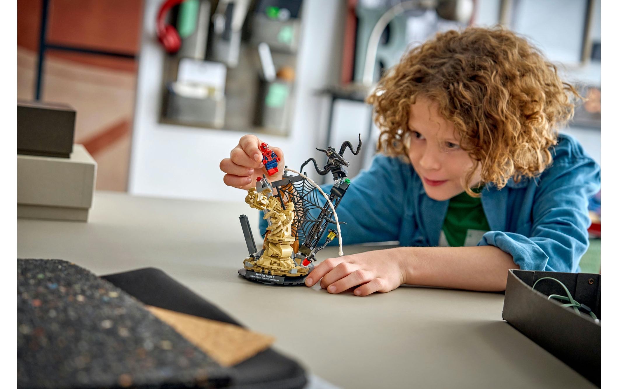 LEGO® Konstruktionsspielsteine »Marvel Grosser Showdown: Spider-Man vs. Sandman 76334«