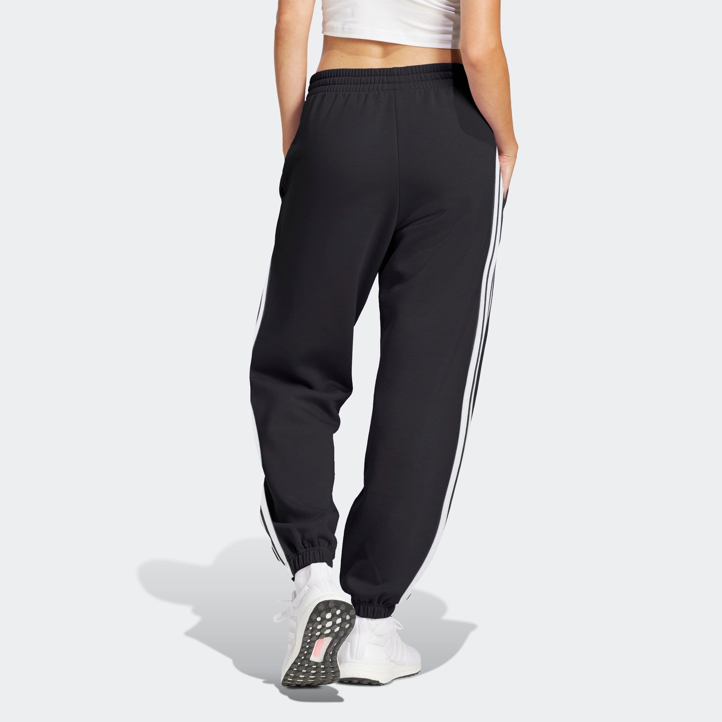 adidas Sportswear Sporthose »W 3S FT CF PT«, (1 tlg.), Reguläre Passform, mittelhoher Bund, weiches French Terry Material