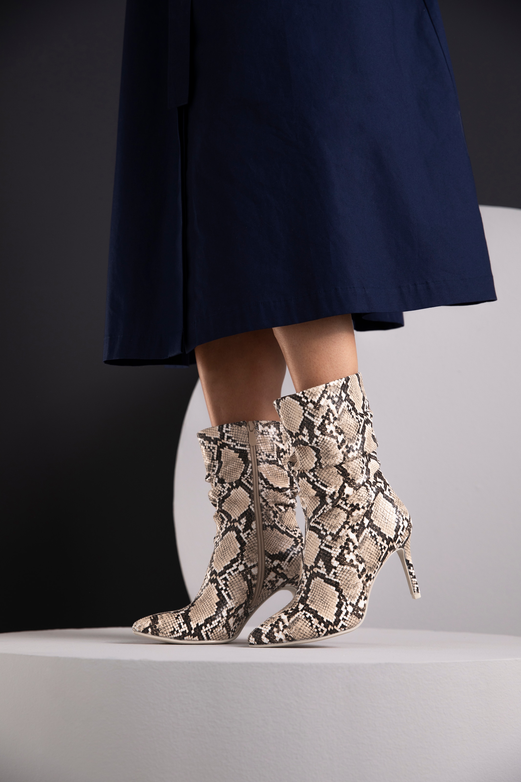 Aniston SHOES Stiefelette  mit Raffungen am slouchy Schaft