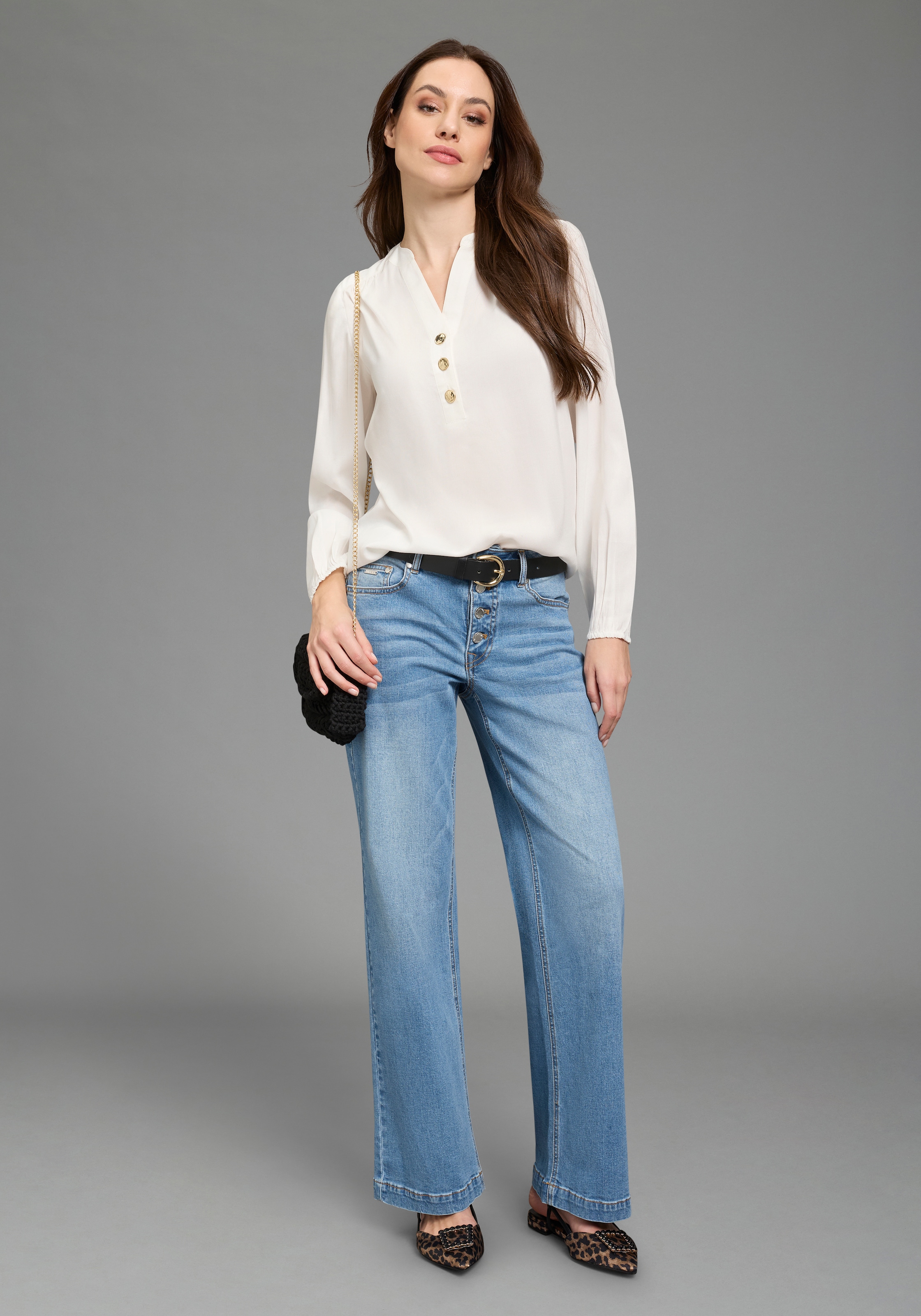 Bruno Banani Blouse à enfiler hüftlange Form mit Zierknöpfen, figurumspielende Passform