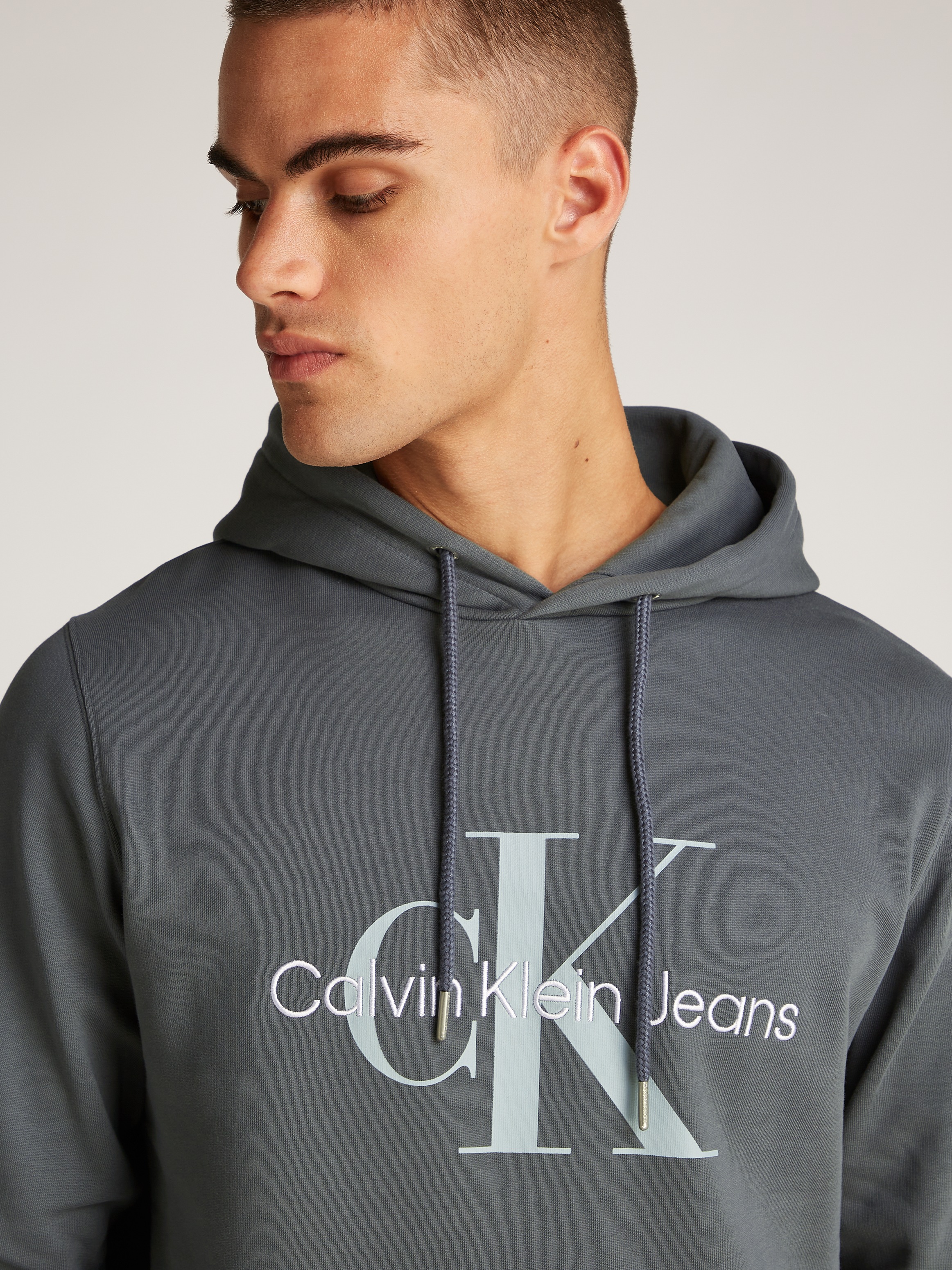 Calvin Klein Jeans Kapuzensweatshirt »SEASONAL MONOLOGO REGULAR HOODIE«, mit Logodruck und Stickerei