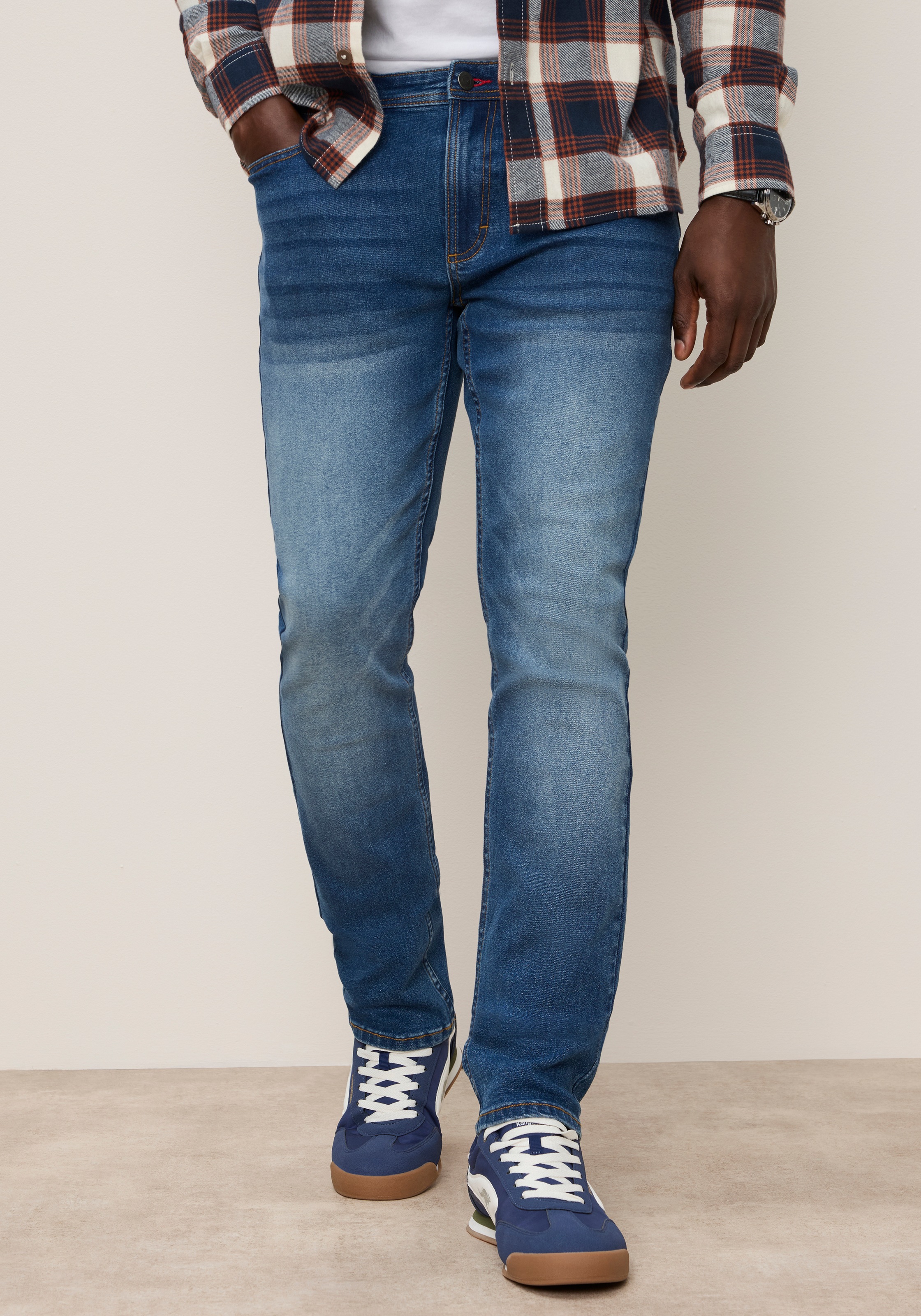 Image of KangaROOS Straight-Jeans mit Reissverschluss und Knopf, niedrige Leibhöhe, Kontrastdetails