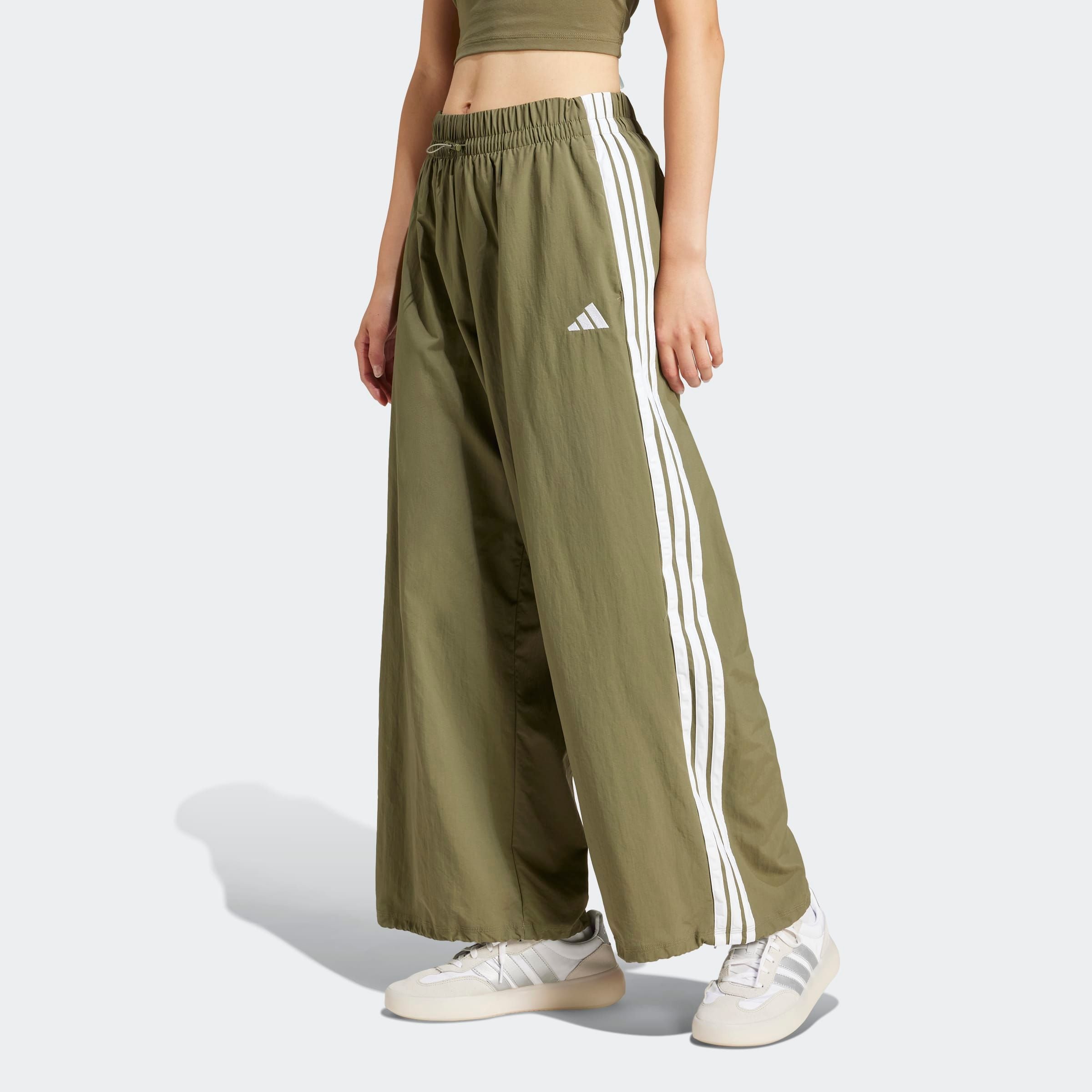 Image of adidas Sportswear Sporthose "ESSENTIALS 3-STREIFEN LIFESTYLE WOVEN PARACHUTE" Fallschirmhose, locker geschnitten, mit weitem Bein